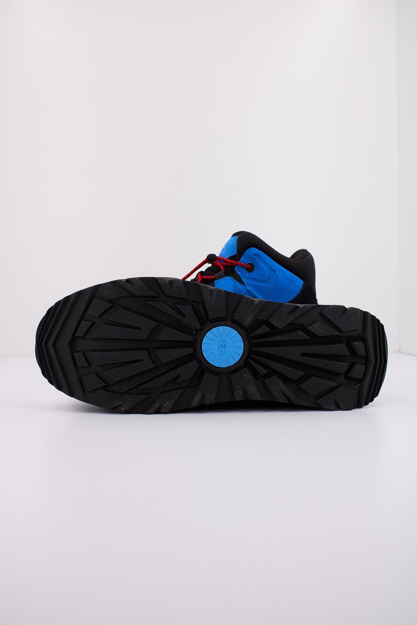 UGG M CAPTRAIL LOW en color BLACK (5)