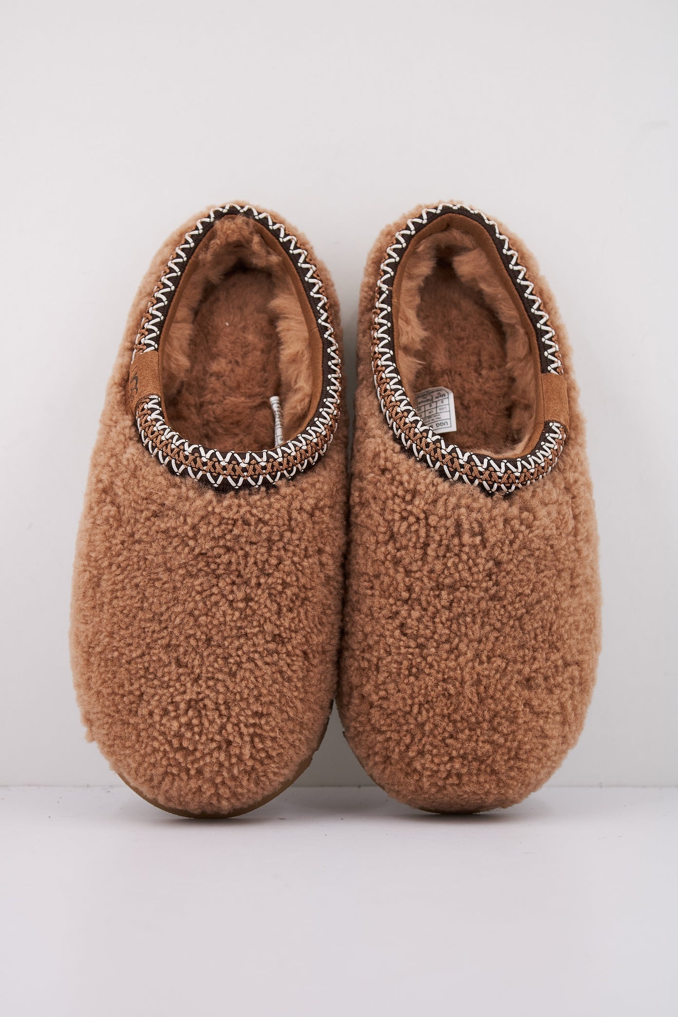 UGG W TASMAN MAXI CURLY en color CHESTNUT (3)