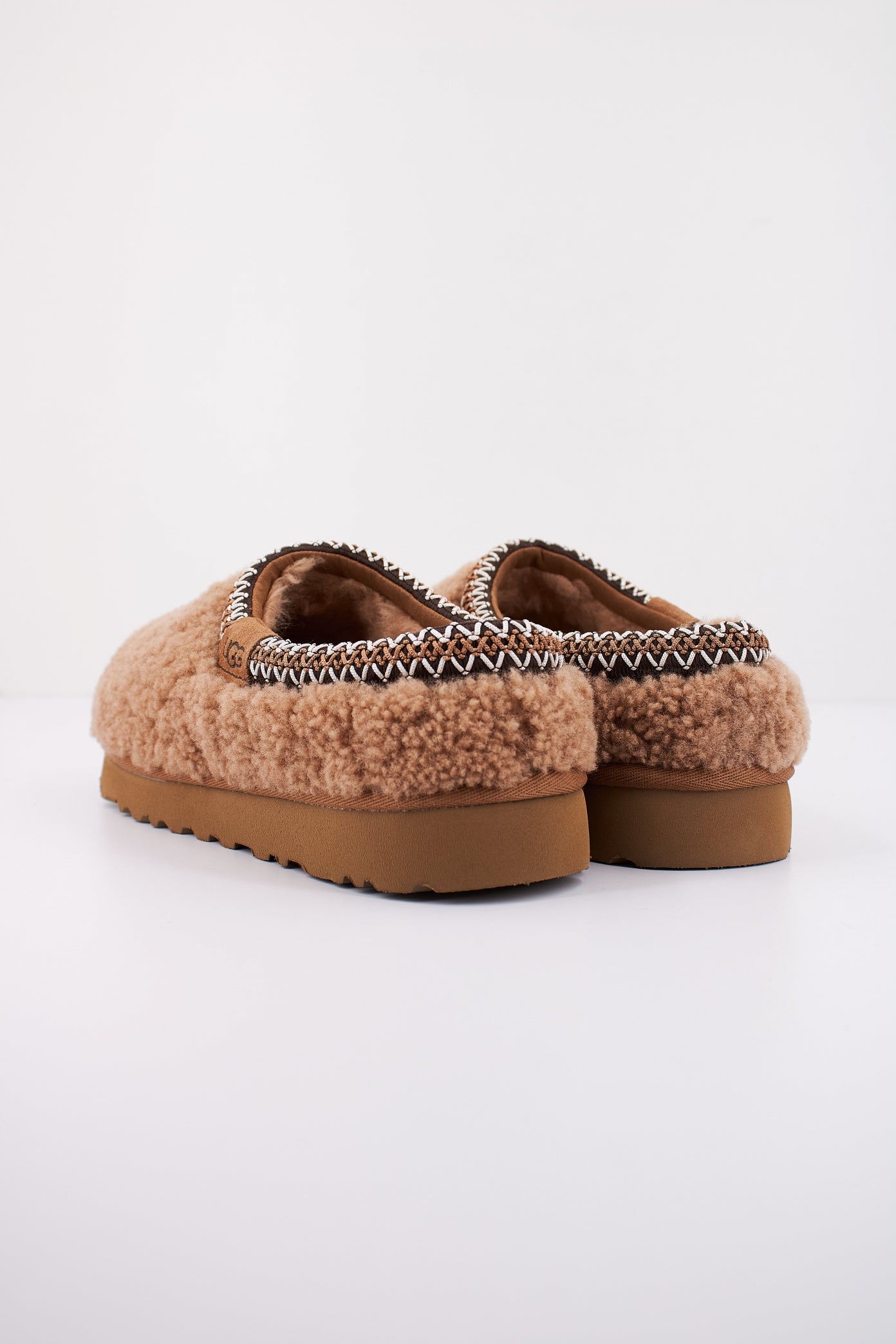 UGG W TASMAN MAXI CURLY en color CHESTNUT (4)