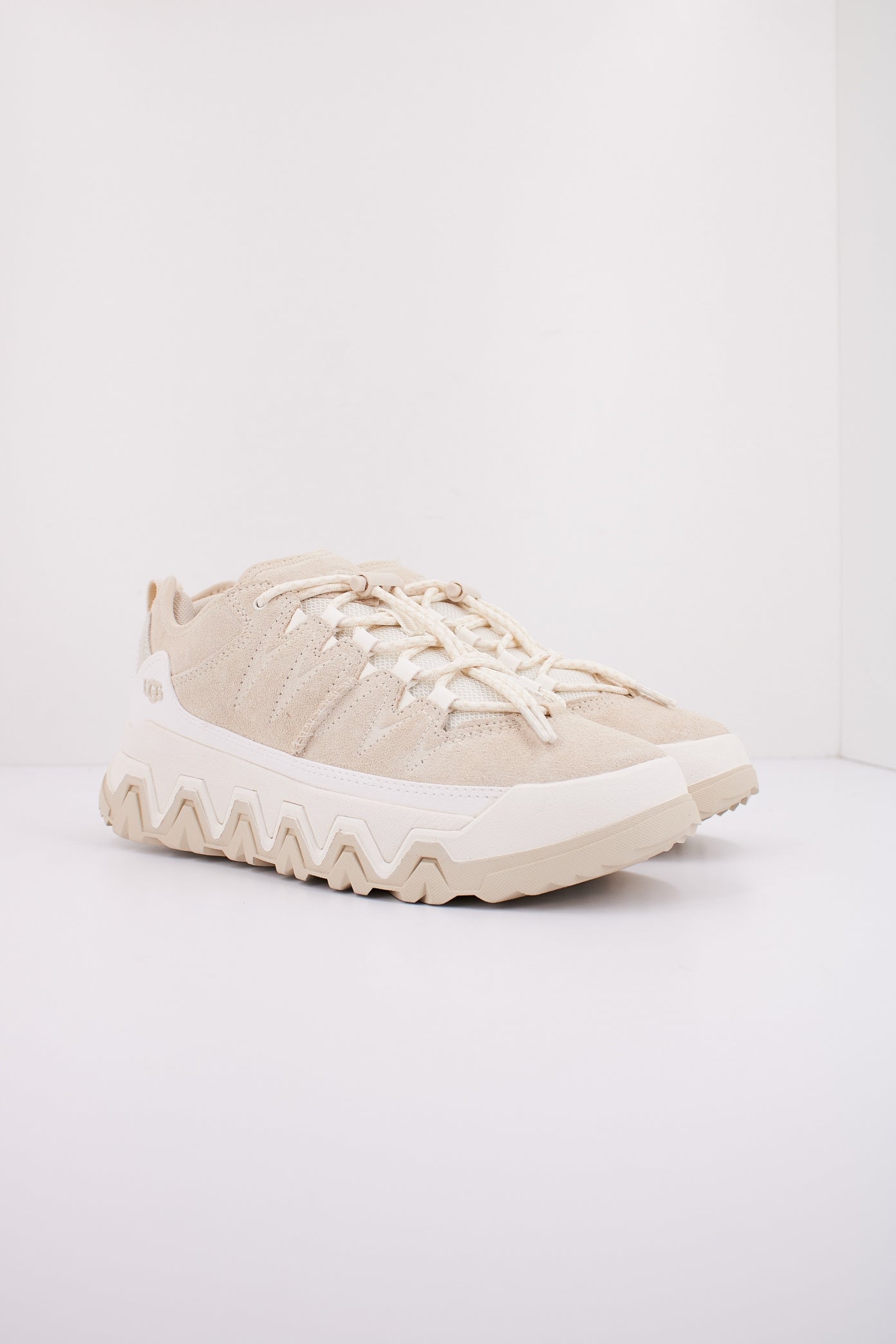 UGG W CAPTRAIL LOW en color BEIGE (2)