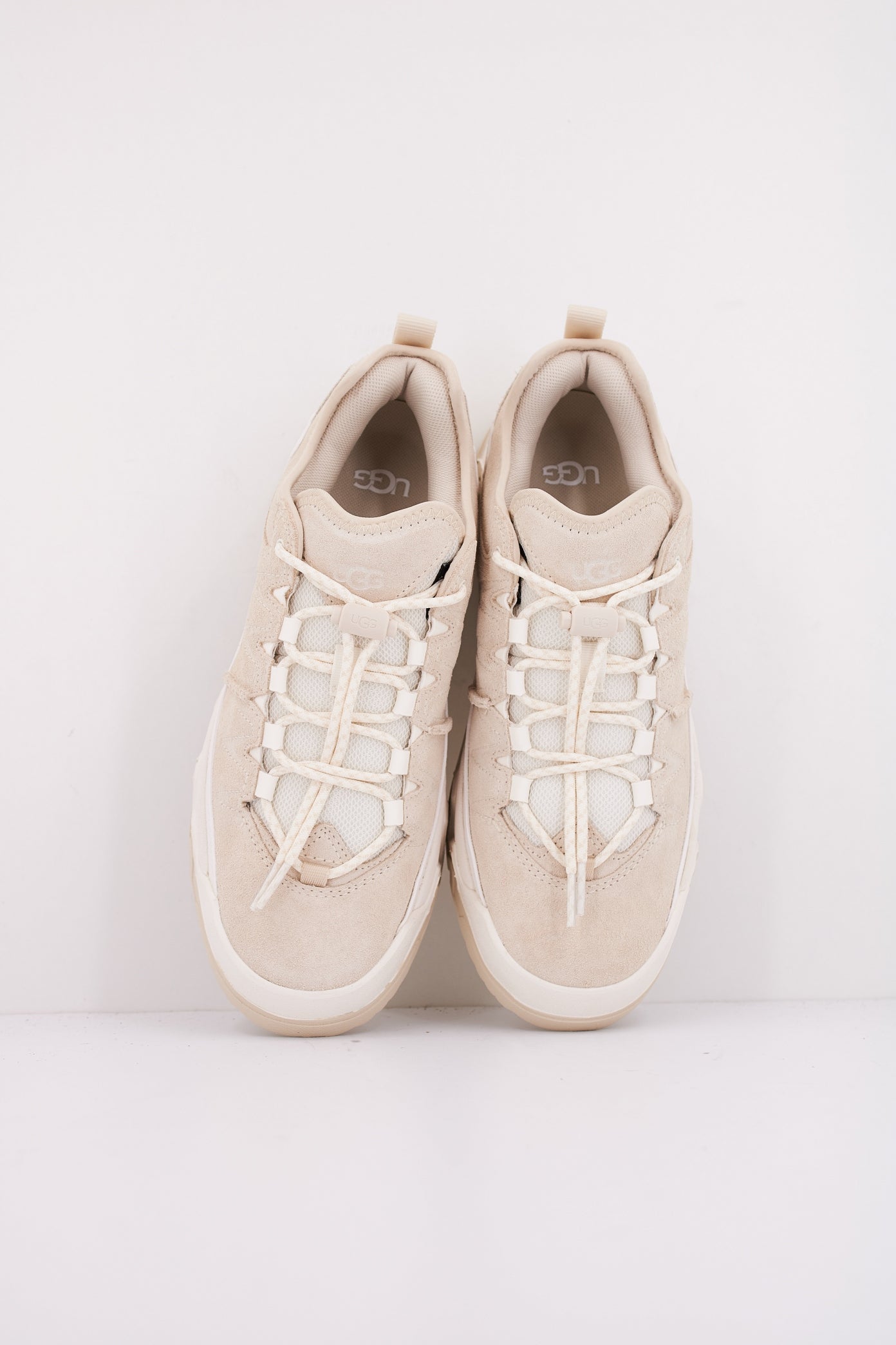 UGG W CAPTRAIL LOW en color BEIGE (3)