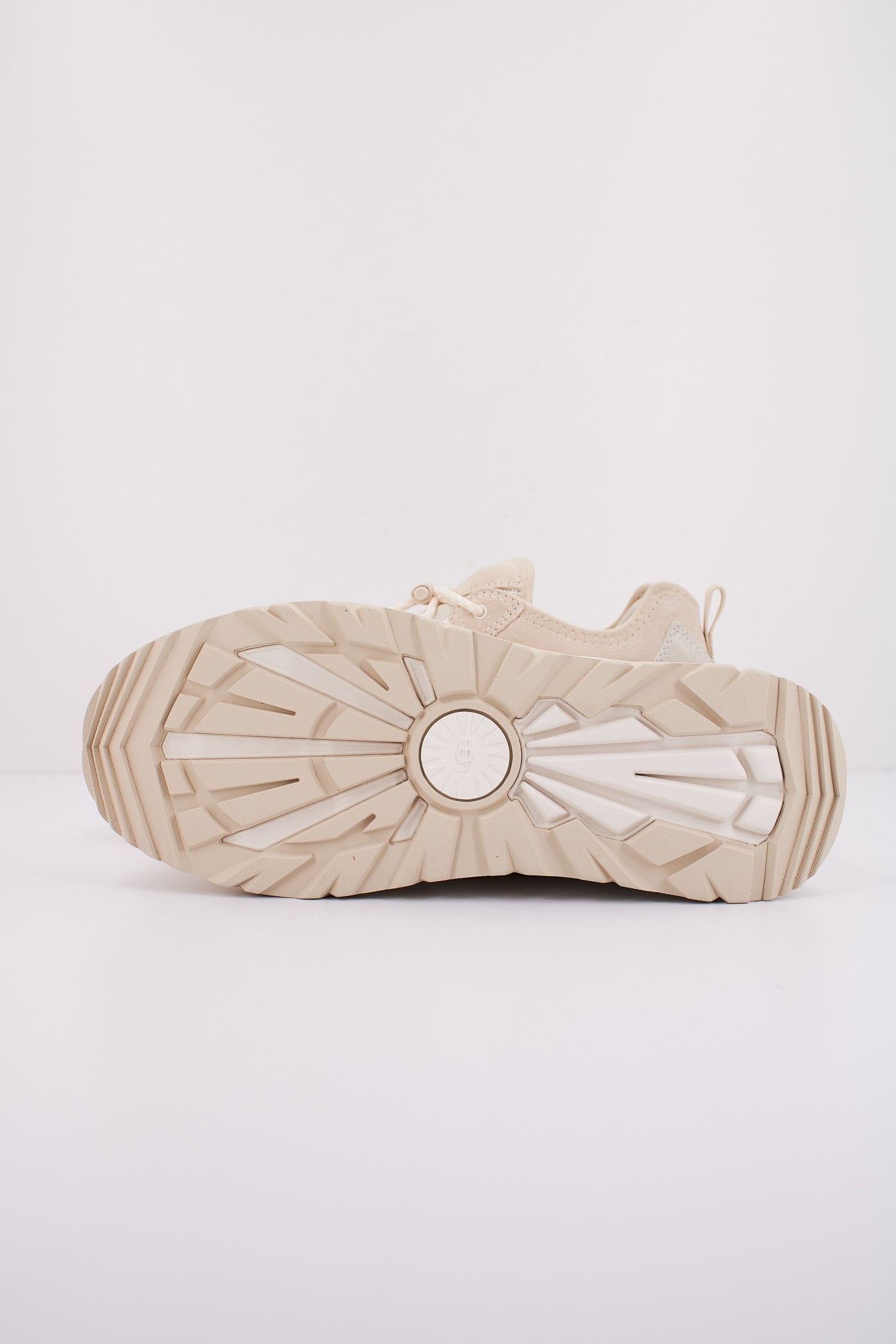 UGG W CAPTRAIL LOW en color BEIGE (5)