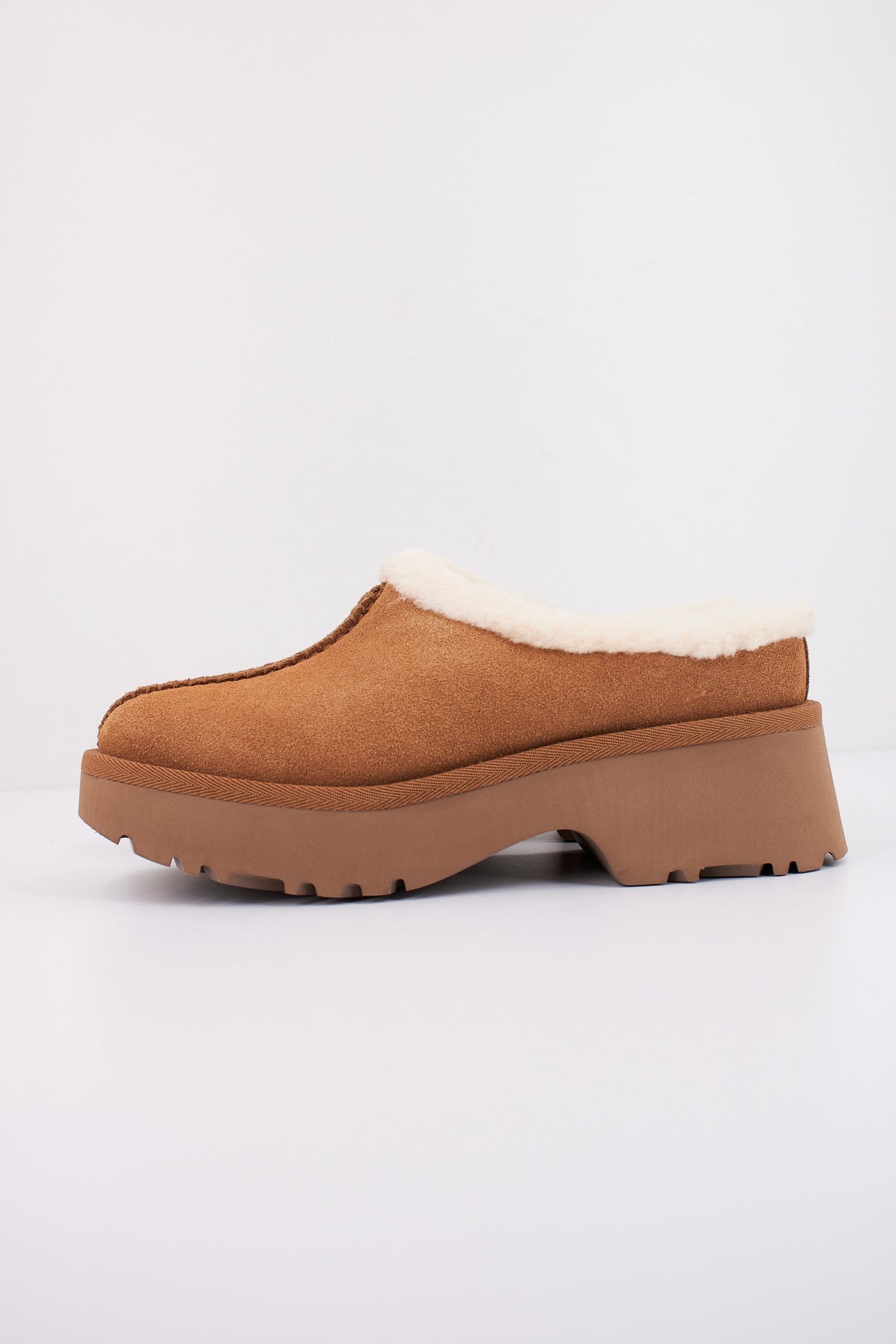 UGG NEW HEIGHTS COZY CLO en color CHESTNUT (1)