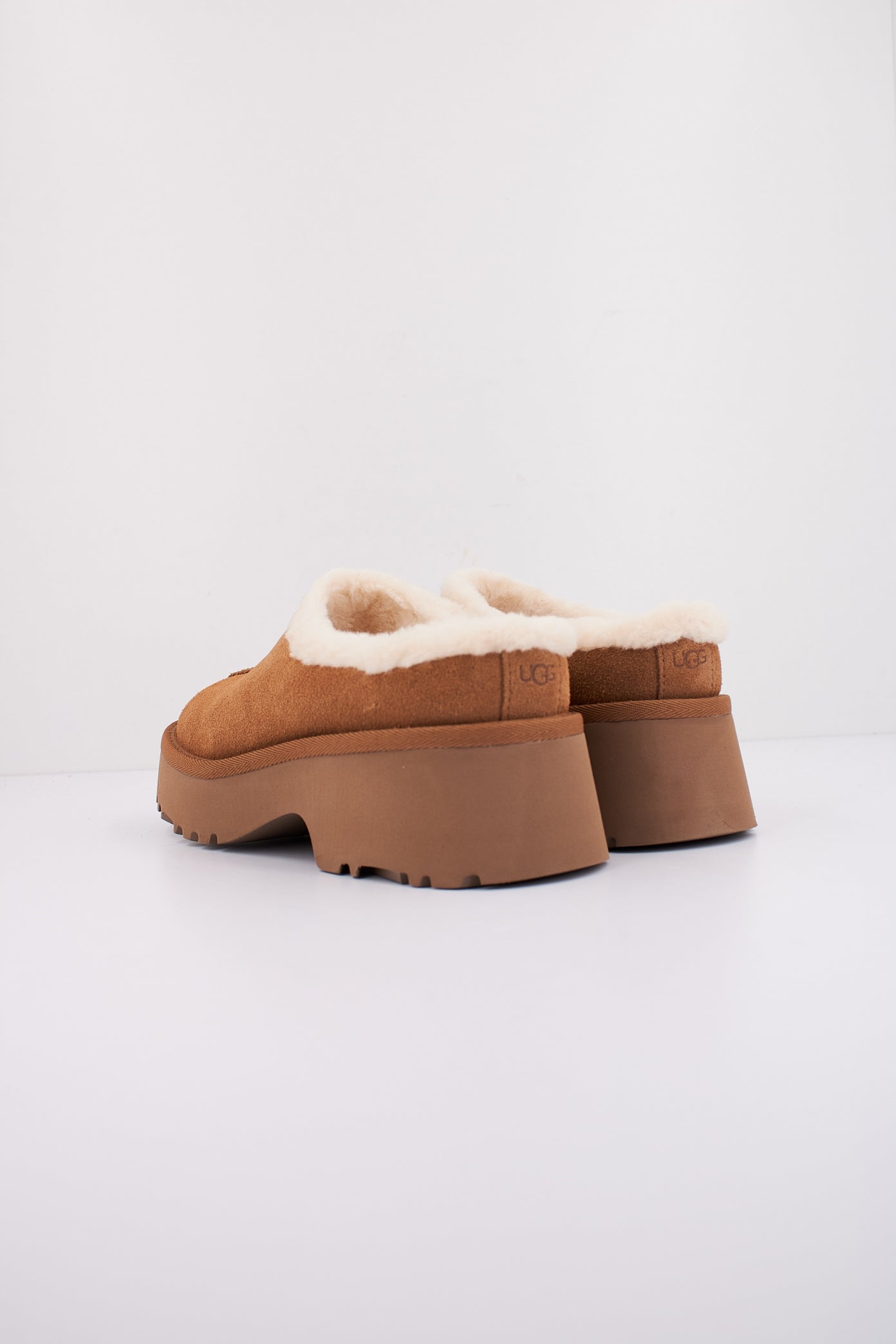 UGG NEW HEIGHTS COZY CLO en color CHESTNUT (4)