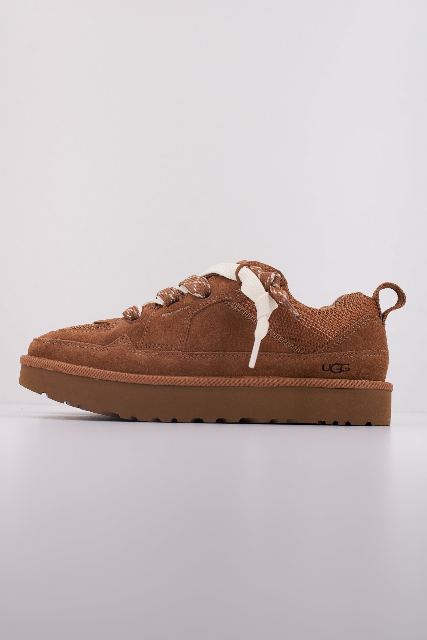 UGG LOWMEL en color CESTNT (1)