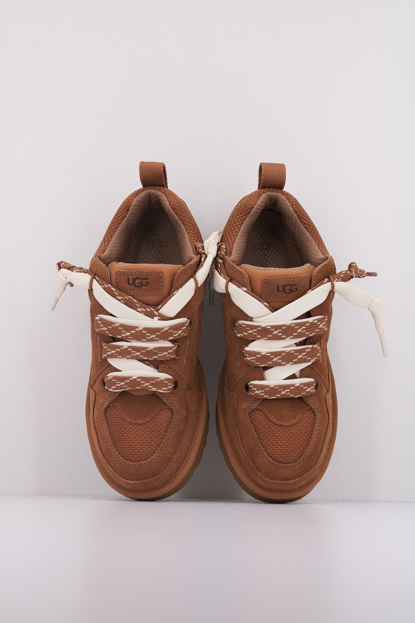 UGG LOWMEL en color CESTNT (3)