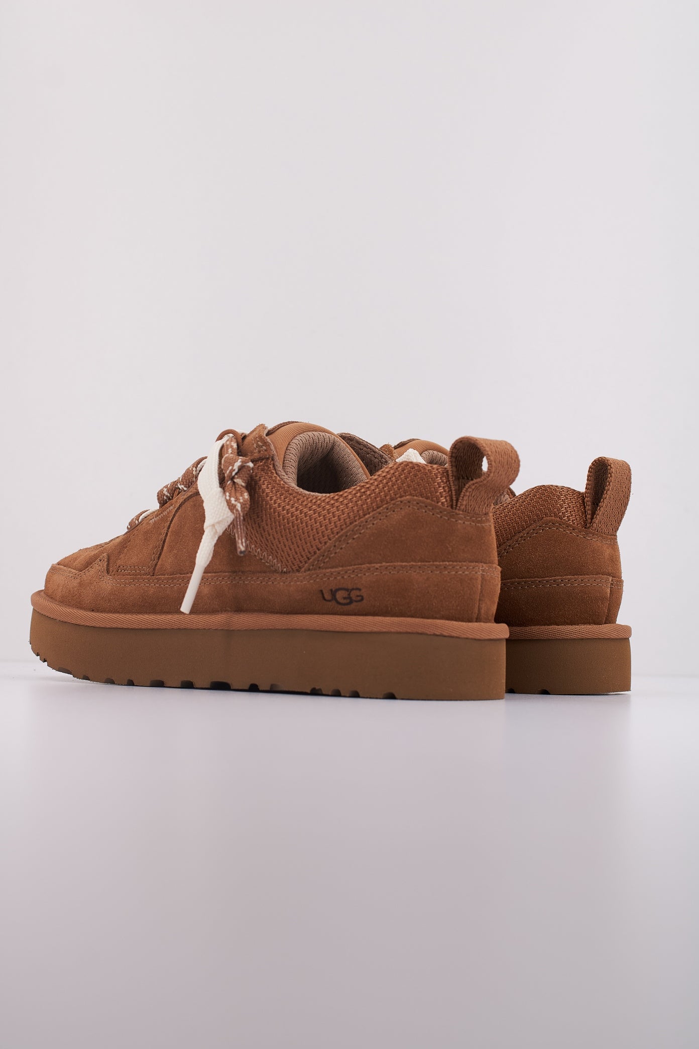 UGG LOWMEL en color CESTNT (4)