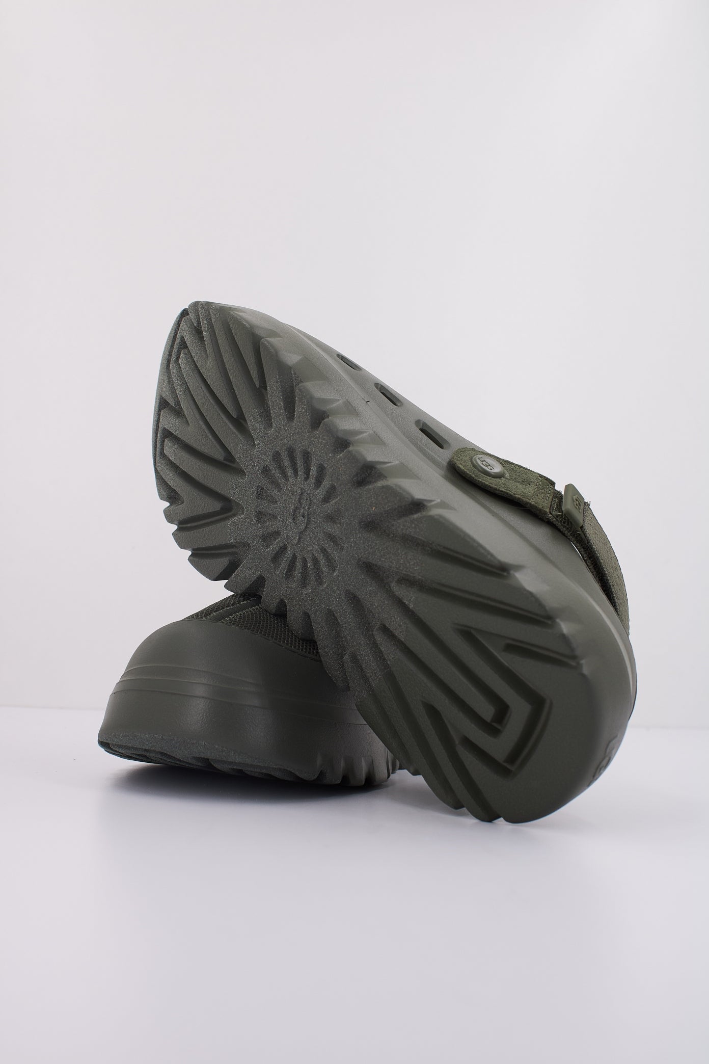 UGG M PEACKMOD en color GREEN (5)