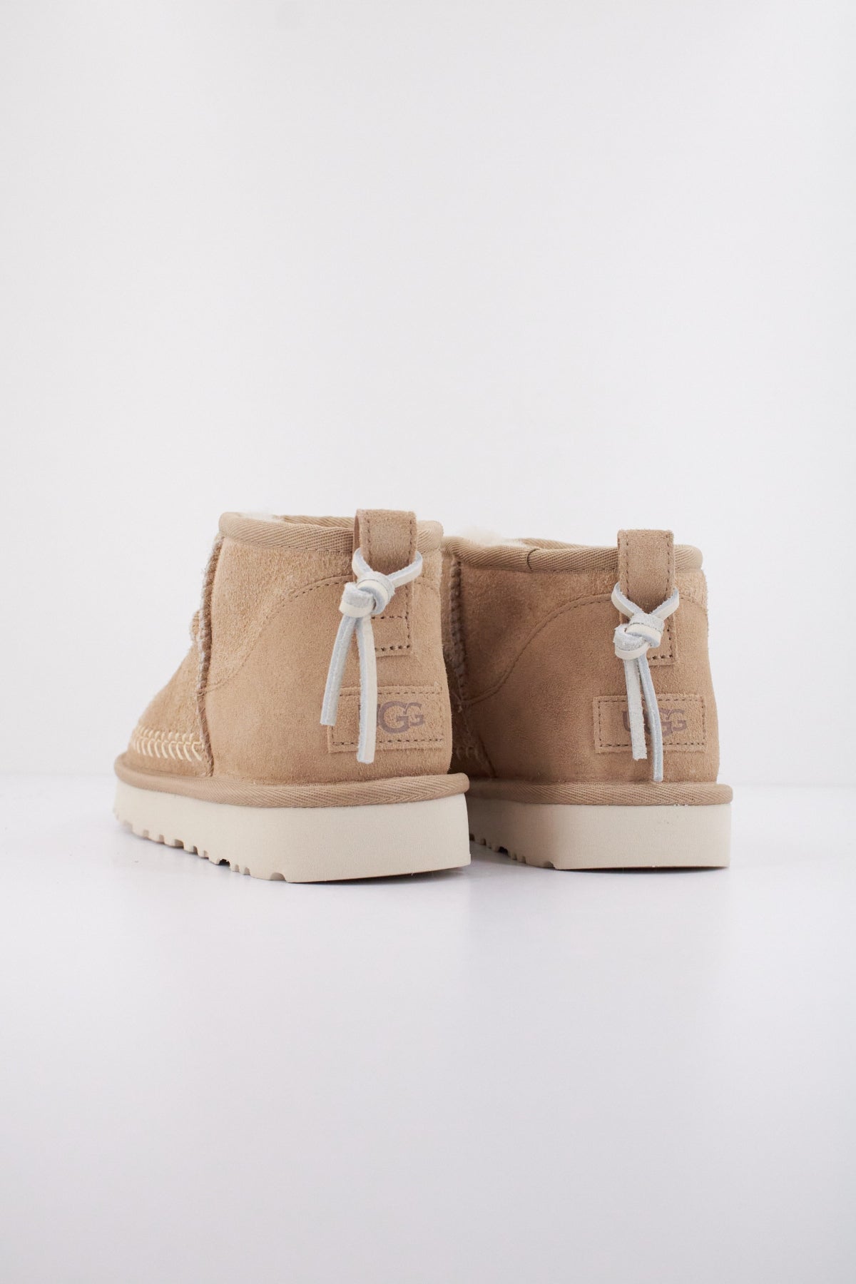 UGG W CLASSIC ULTRA MIN en color MDSD (4)