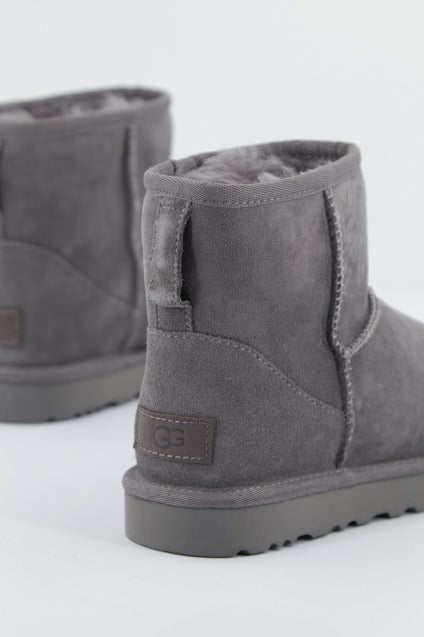 UGG UGG CLASSIC MINI en color GREY (3)