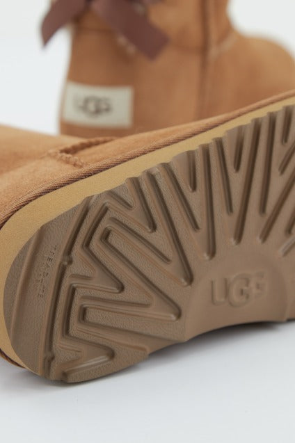 UGG MINI BAILEY BOW II en color CHESTNUT (4)