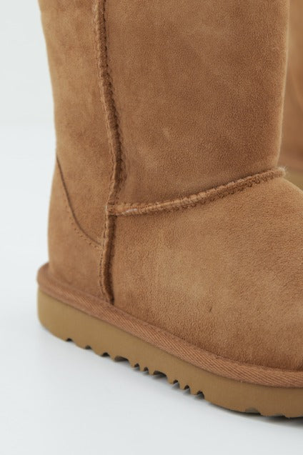 UGG CLASSIC II en color CHESTNUT (2)