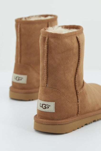 UGG CLASSIC II en color CHESTNUT (3)