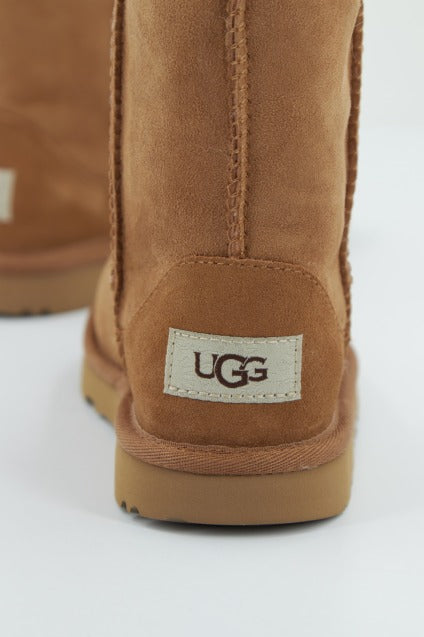 UGG CLASSIC II en color CHESTNUT (4)