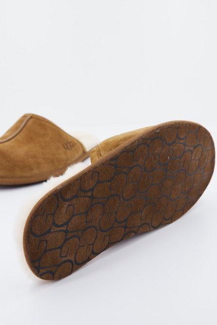 UGG SCUFF en color CHESTNUT (4)