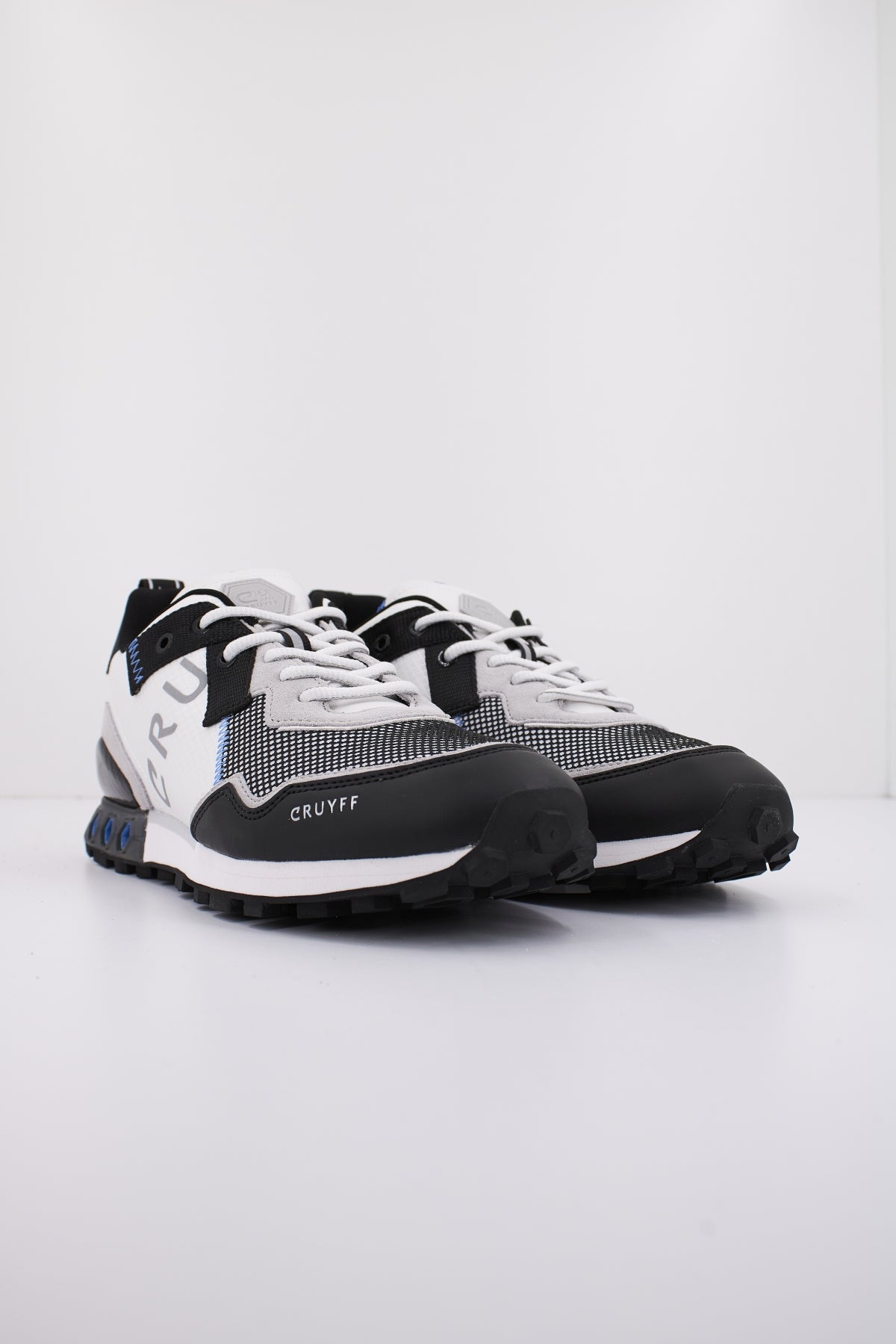 CRUYFF SUPERBIA HEX-TECH en color WHITEBLUE (2)