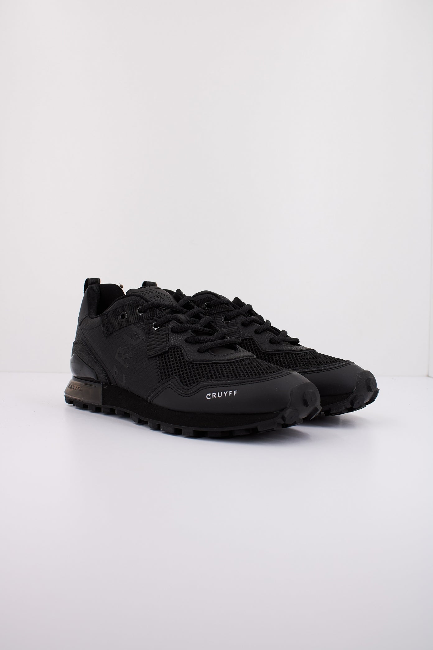 CRUYFF SUPERBIA en color BLACK (2)