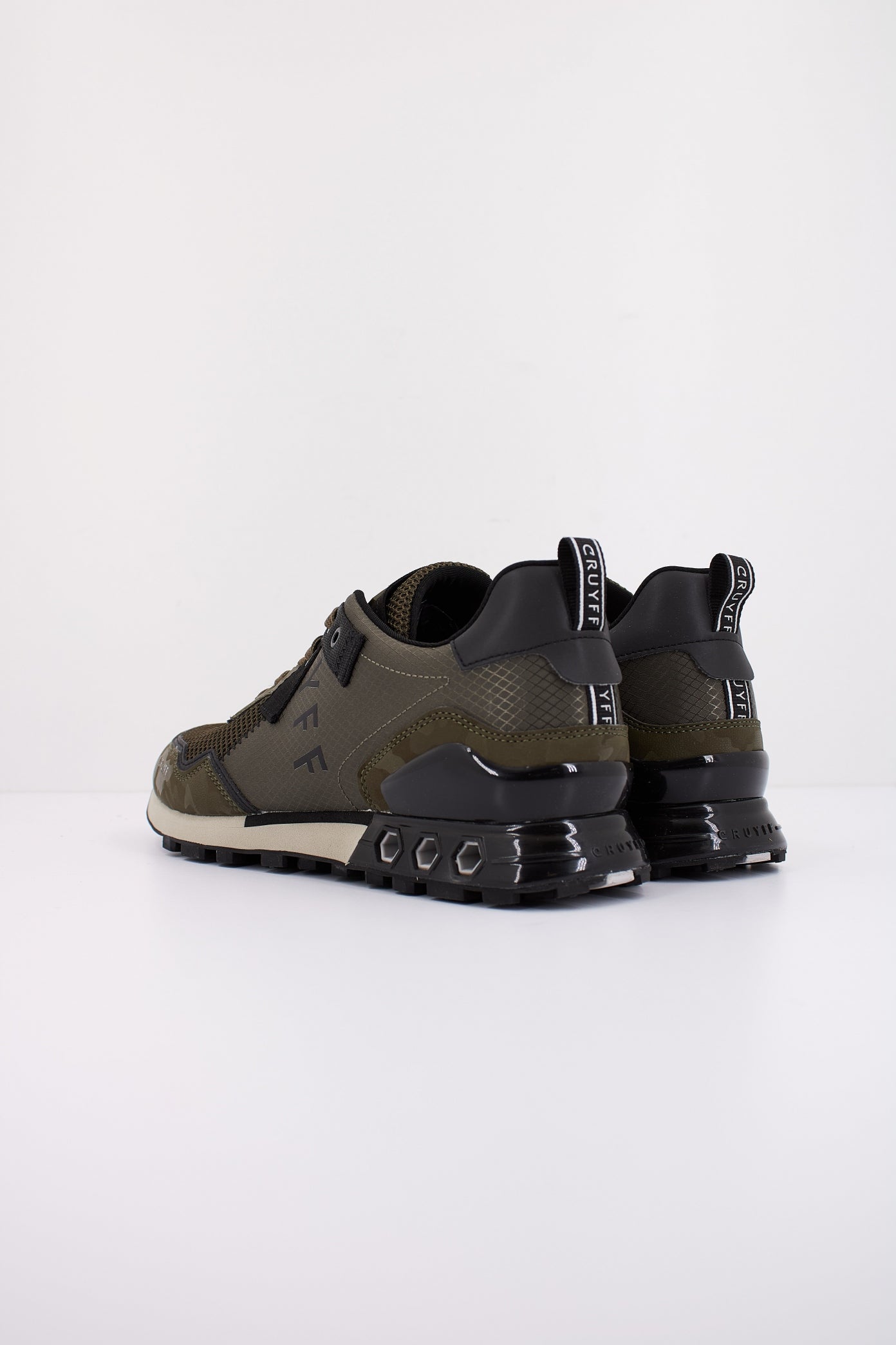 CRUYFF SUPERBIA en color OLIVE (4)