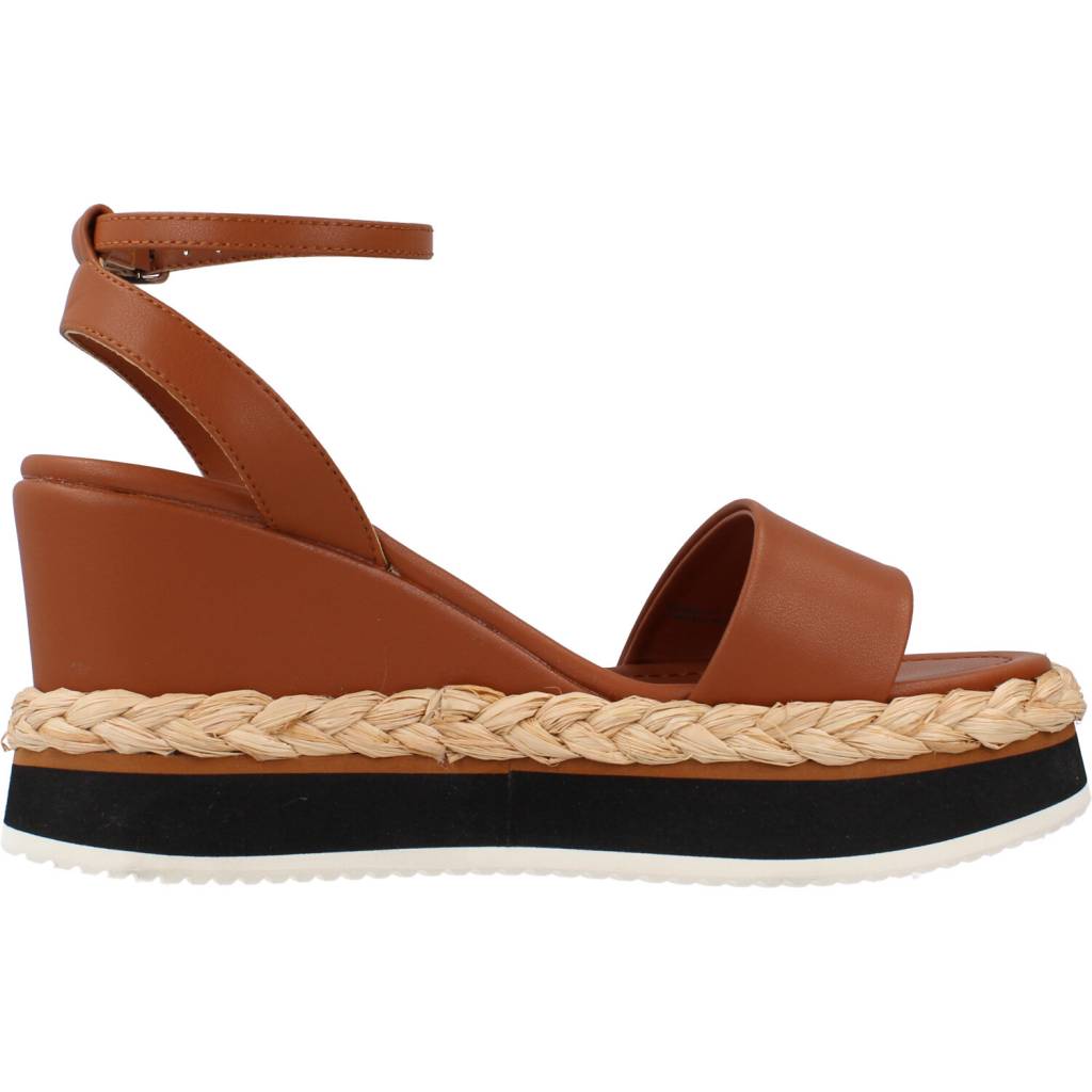 GIOSEPPO ARNIQUET en color CUERO  (4)