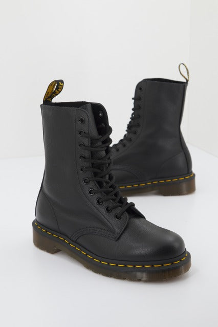 DR. MARTENS VIRGINIA en color BLACK  (1)