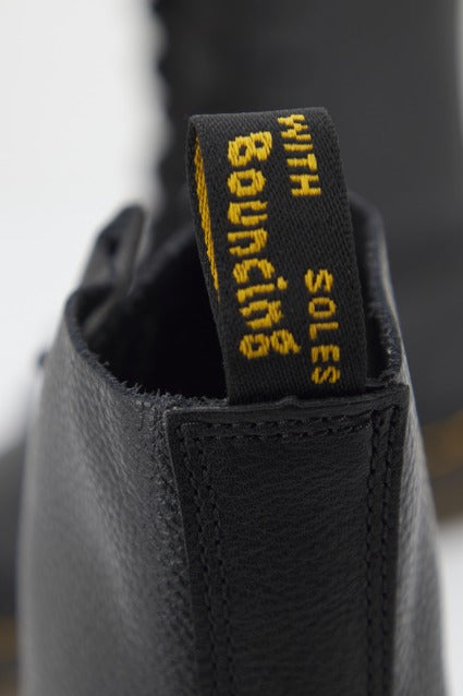 DR. MARTENS VIRGINIA en color BLACK  (4)