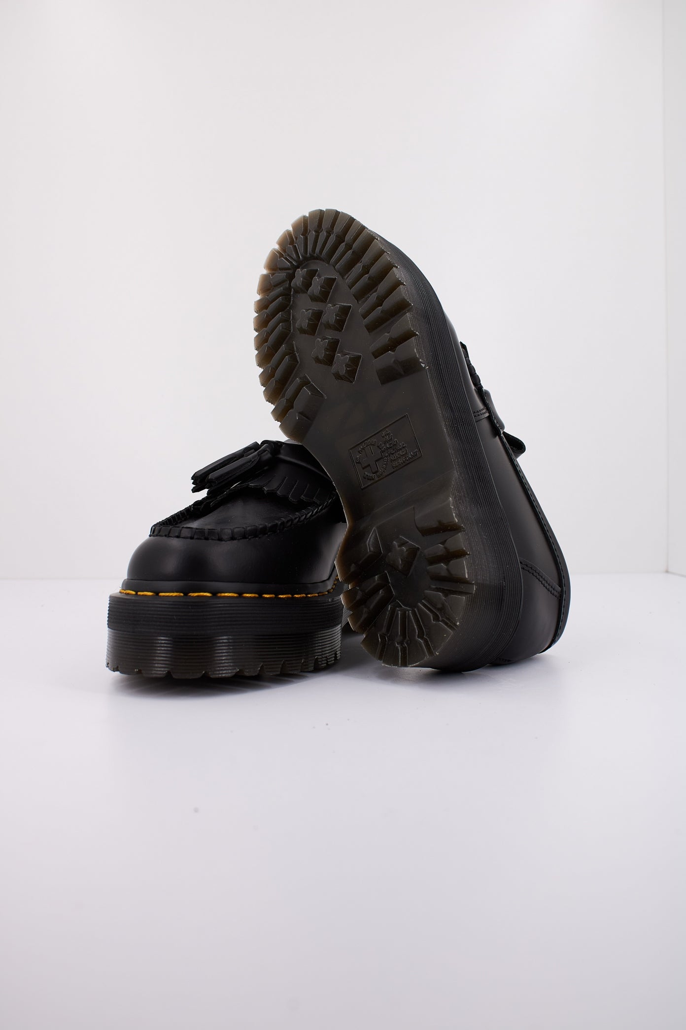 DR. MARTENS ADRIAN QUAD en color BLACK  (5)