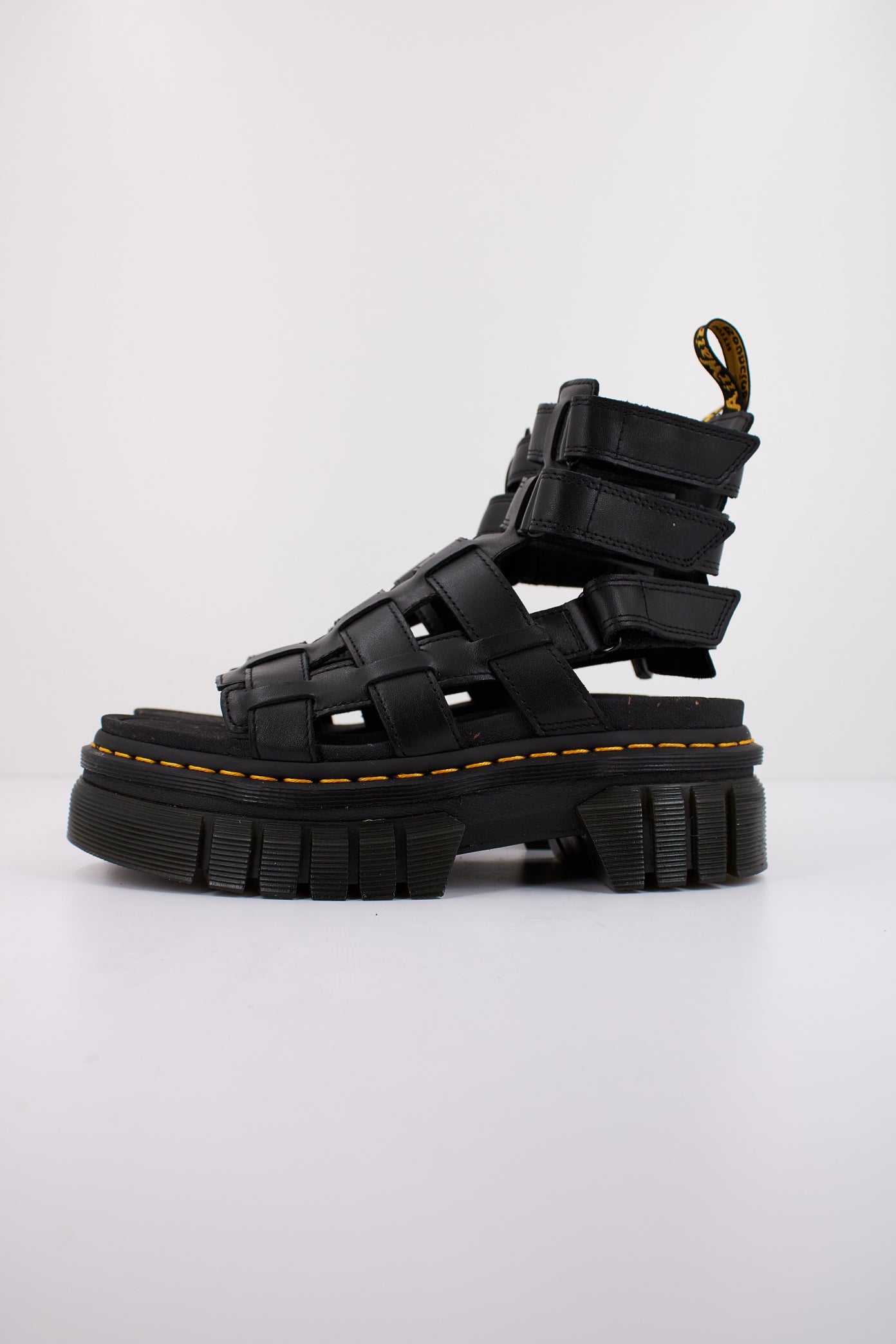 DR. MARTENS RICKI GLADIATOR en color BLACK  (1)