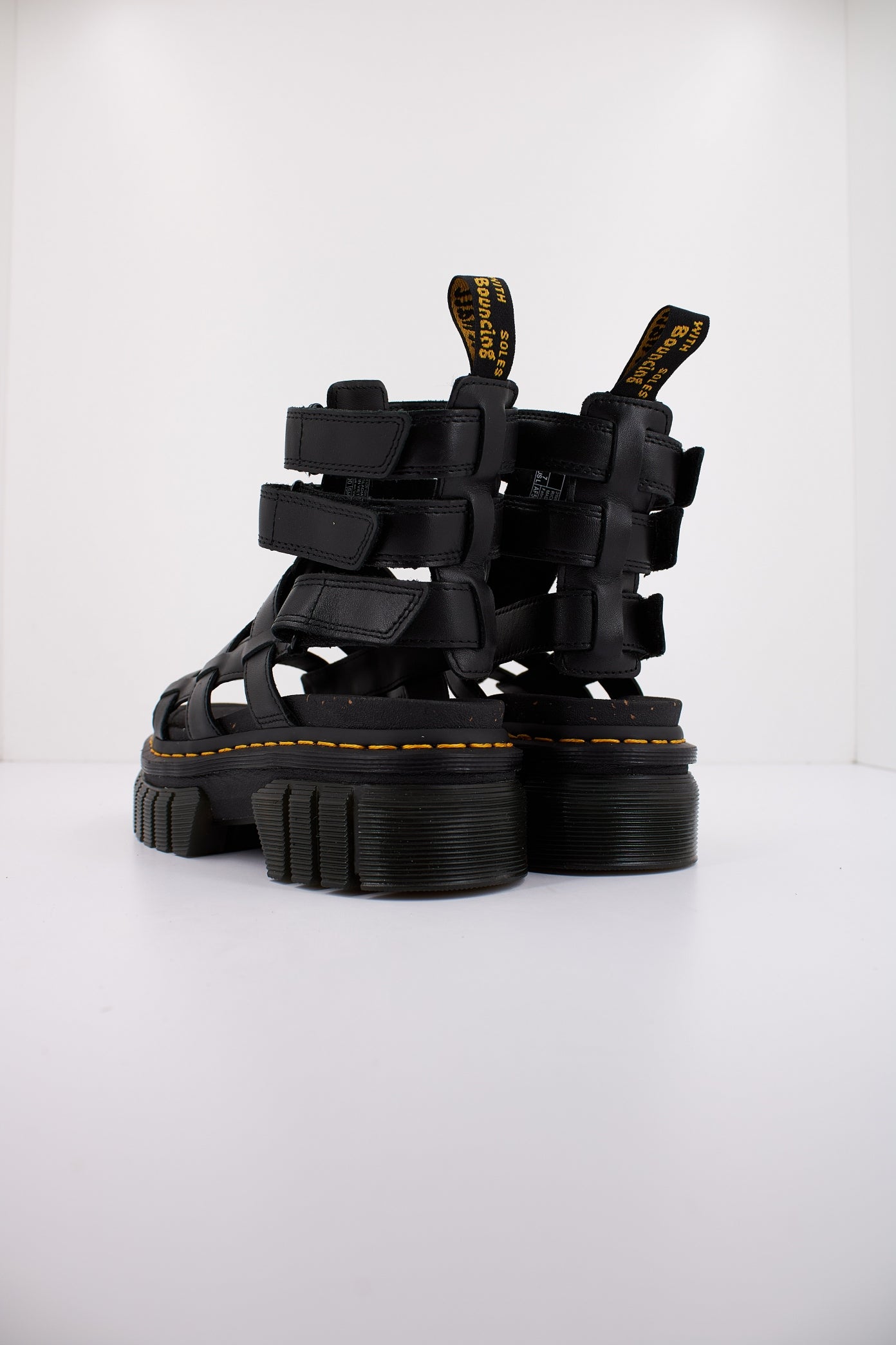 DR. MARTENS RICKI GLADIATOR en color BLACK  (3)