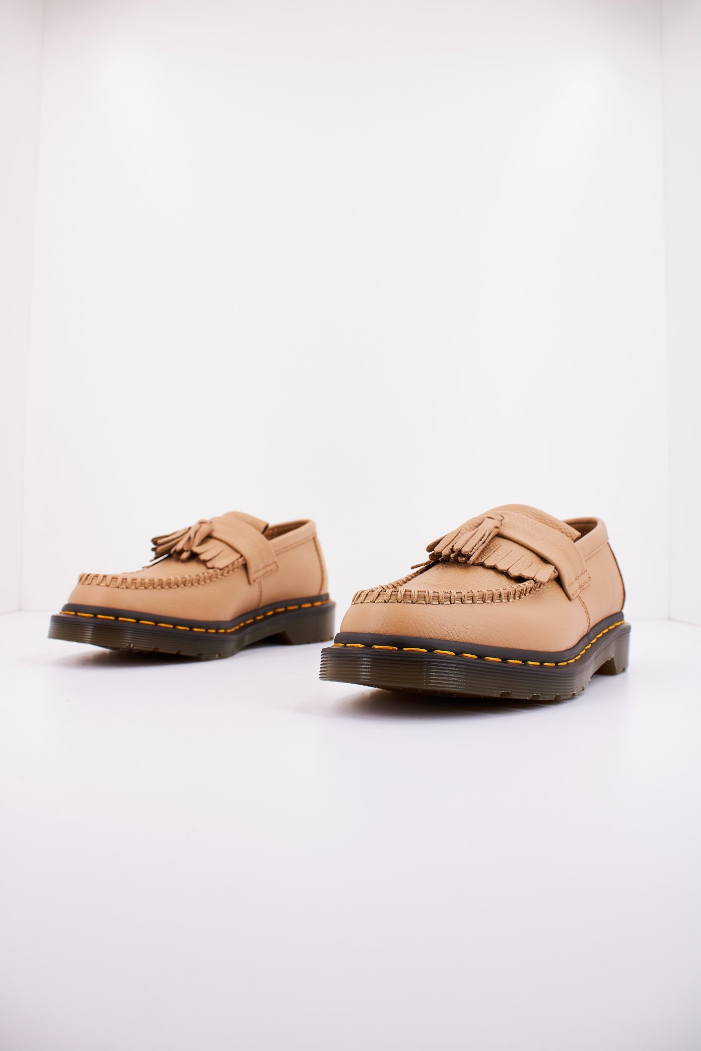 DR. MARTENS ADRIAN en color SVNHTN  (2)