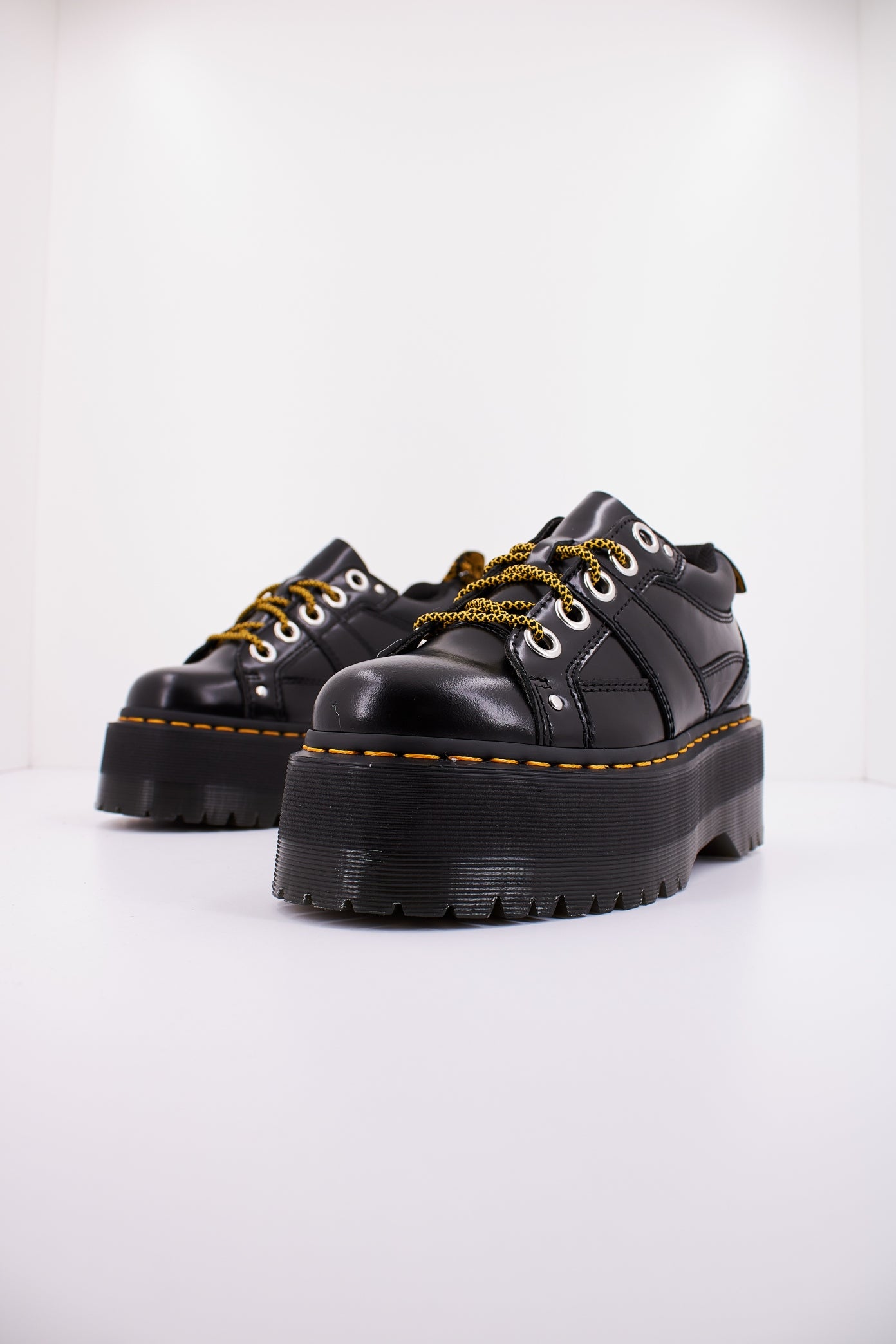 DR. MARTENS QUAD MAX en color BLACK  (2)