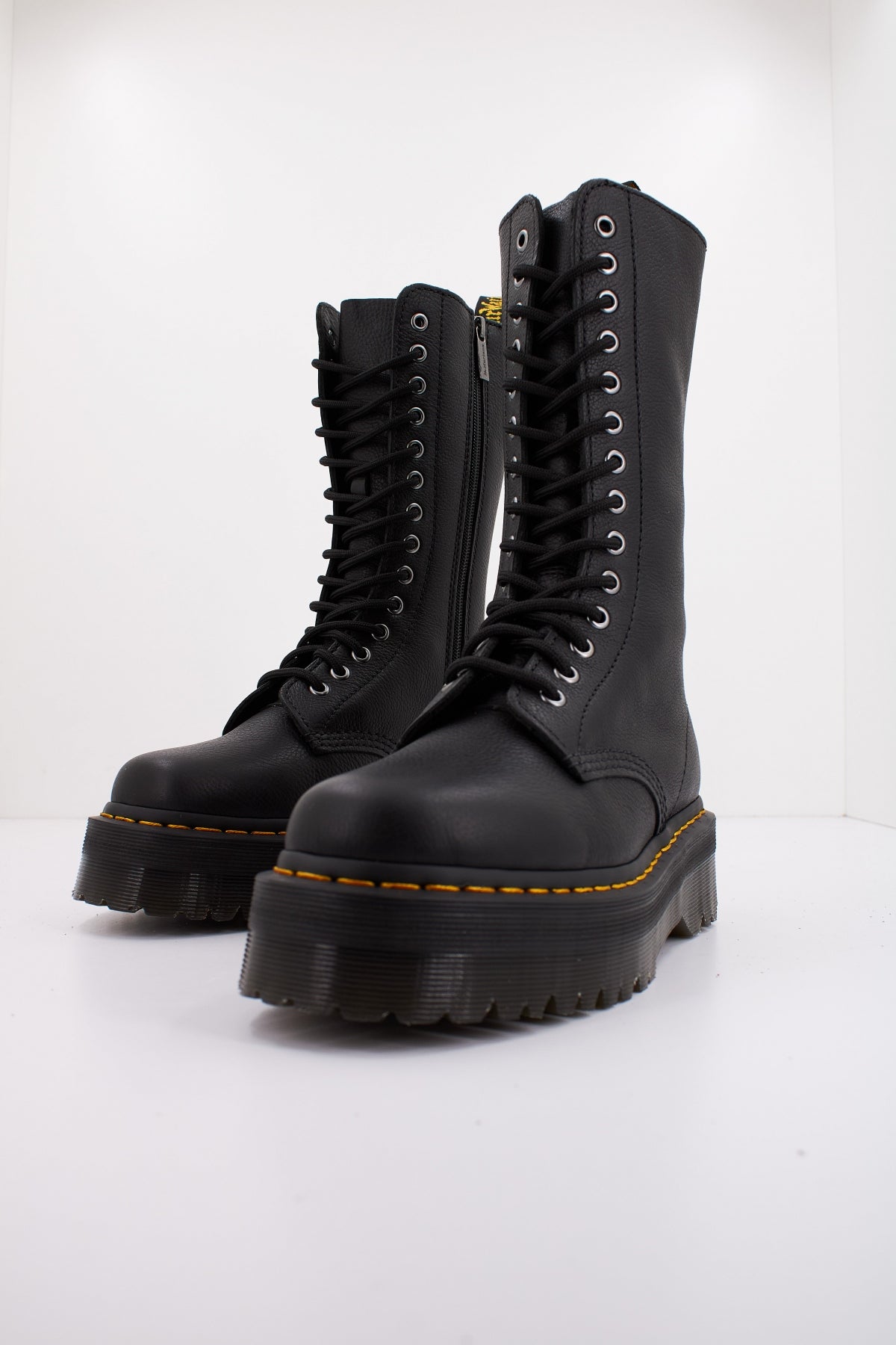 DR. MARTENS QUAD en color BLACK  (2)