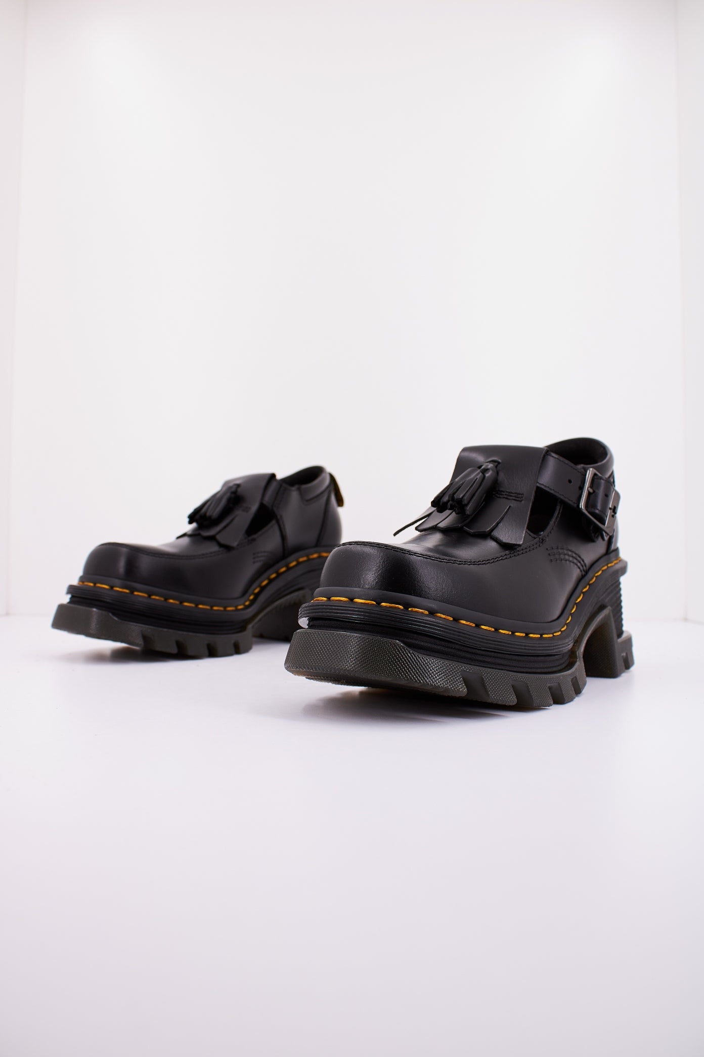 DR. MARTENS CORRAN MARY JANE en color BLACK  (2)