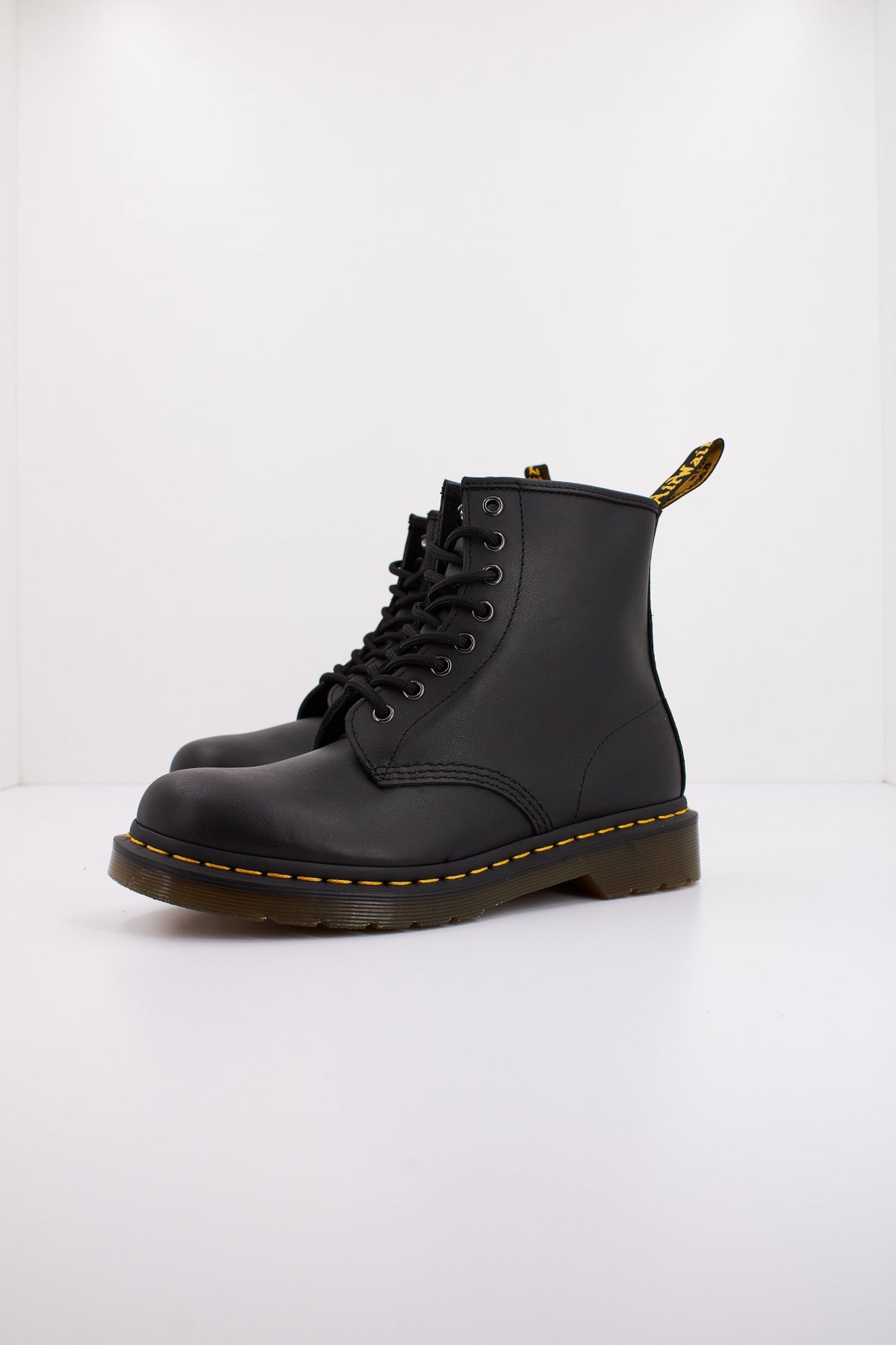 DR. MARTENS  en color BLACK  (2)