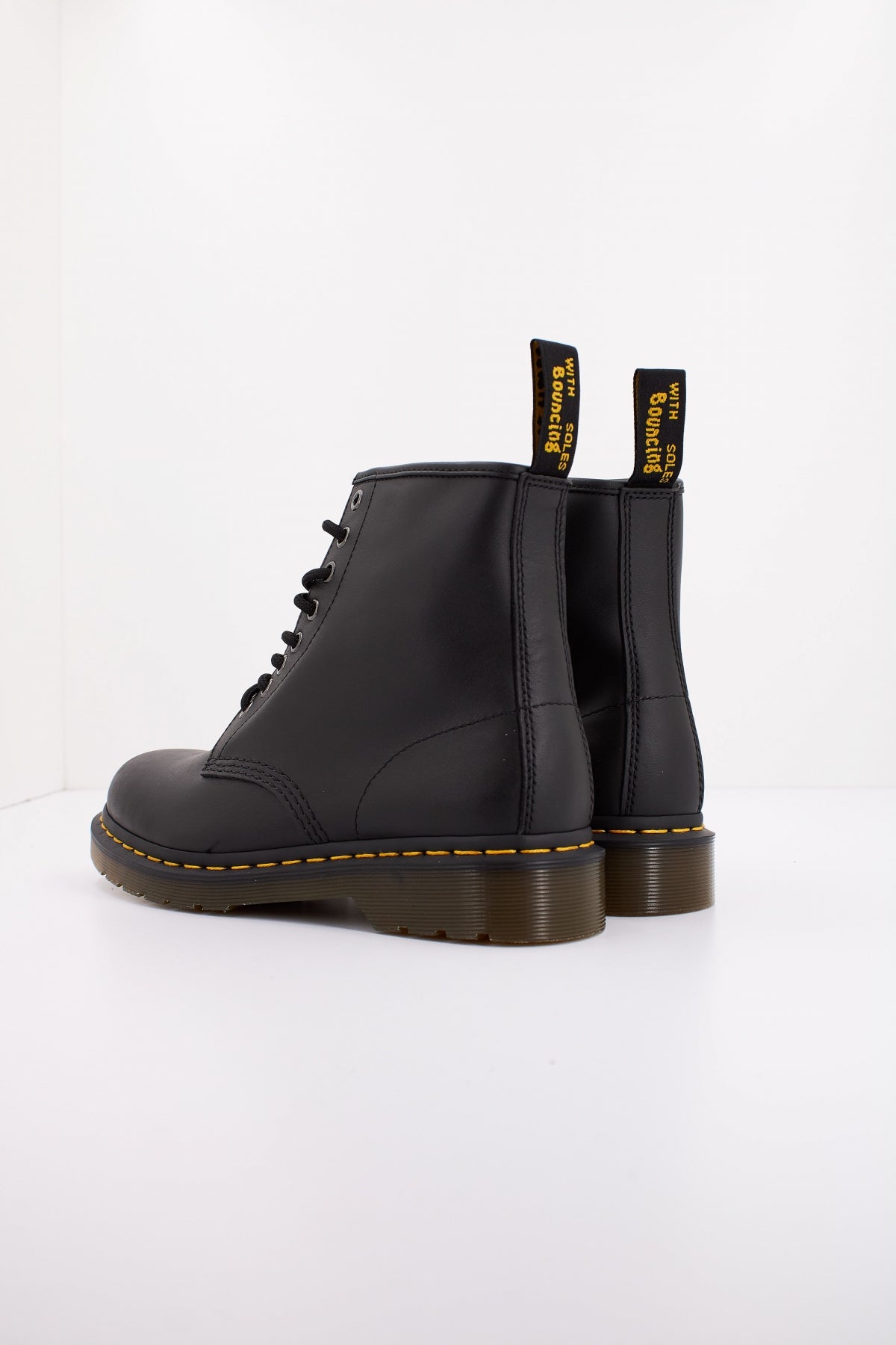 DR. MARTENS  en color BLACK  (4)