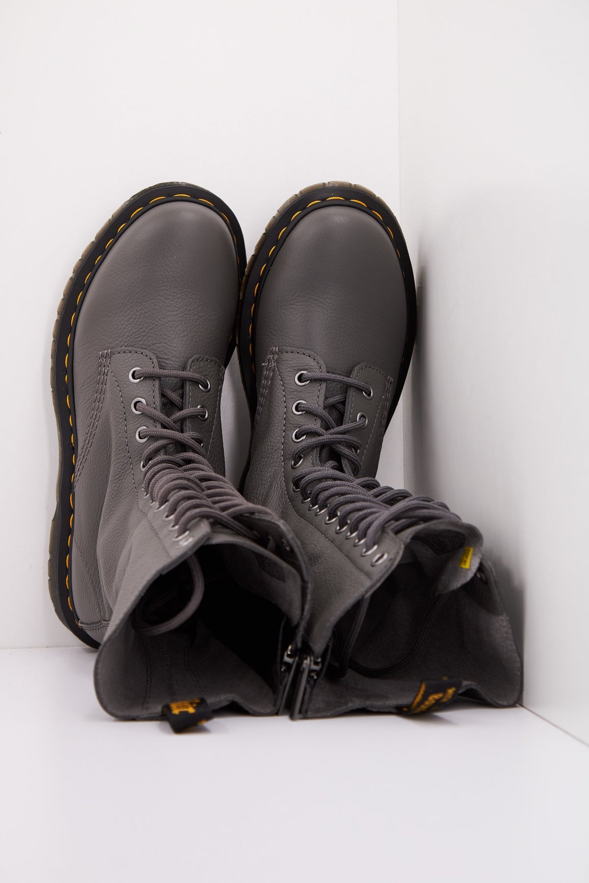 DR. MARTENS B en color GUNMETAL  (3)