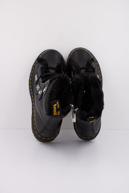 DR. MARTENS WANAMA en color BLACK  (3)