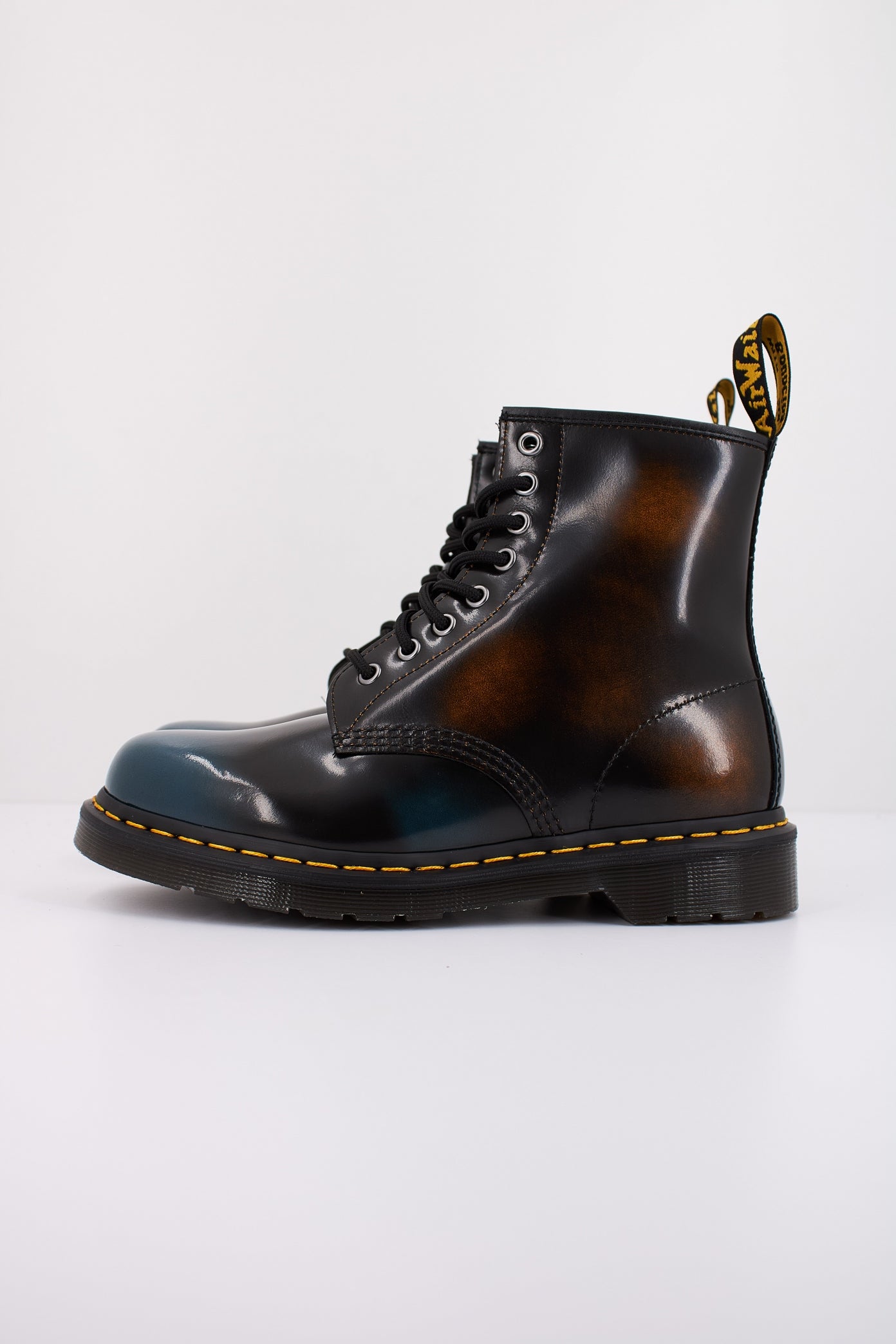 DR. MARTENS  en color BLACK  (1)