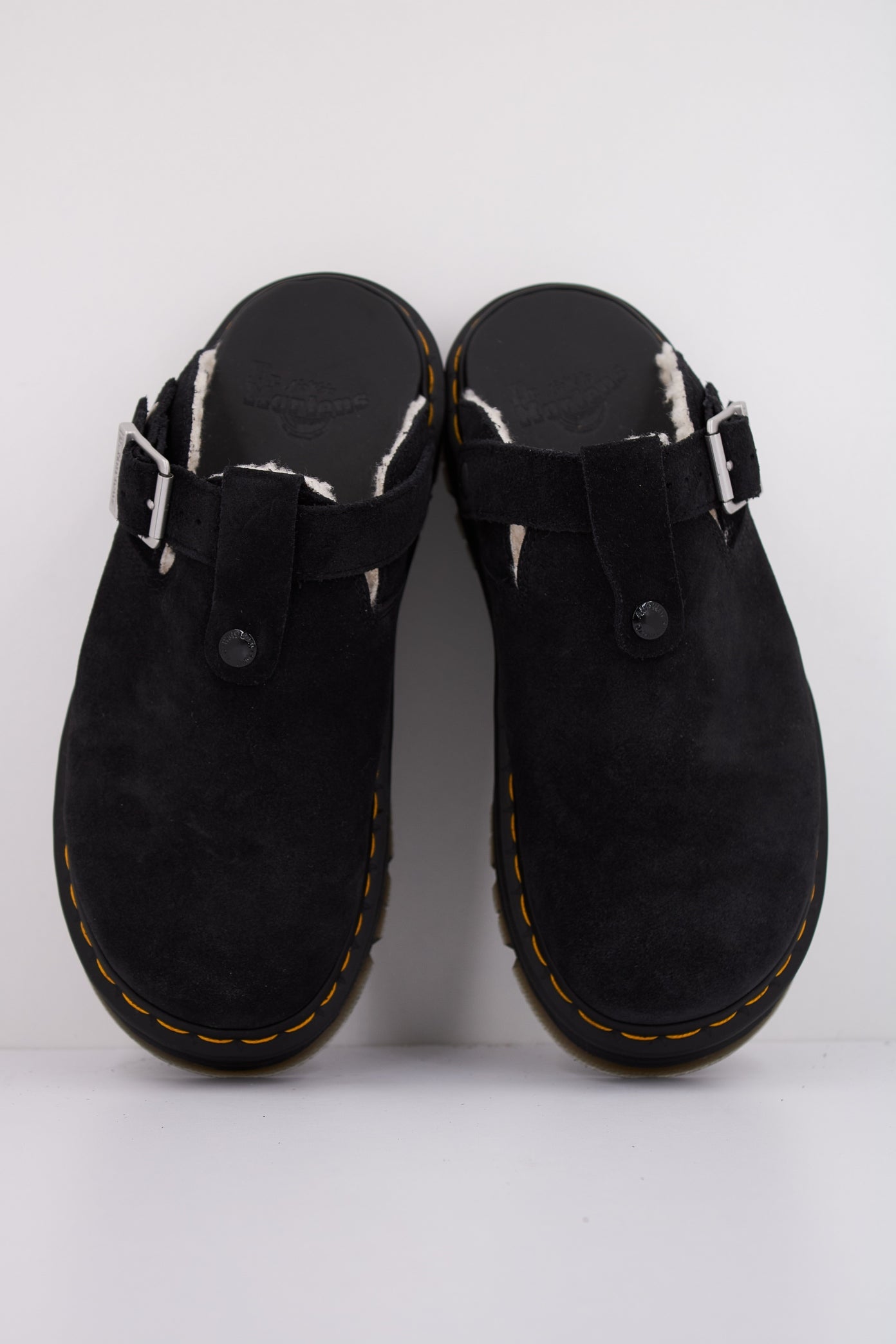 DR. MARTENS  ZEBZAG MULE WL en color BLACK  (3)