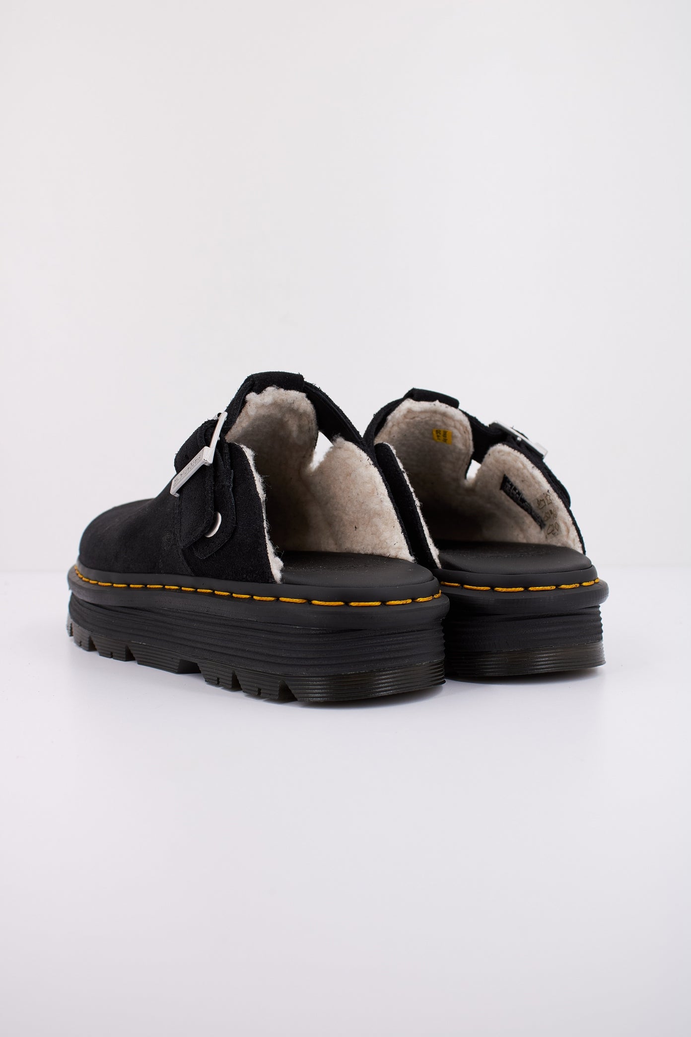 DR. MARTENS  ZEBZAG MULE WL en color BLACK  (4)