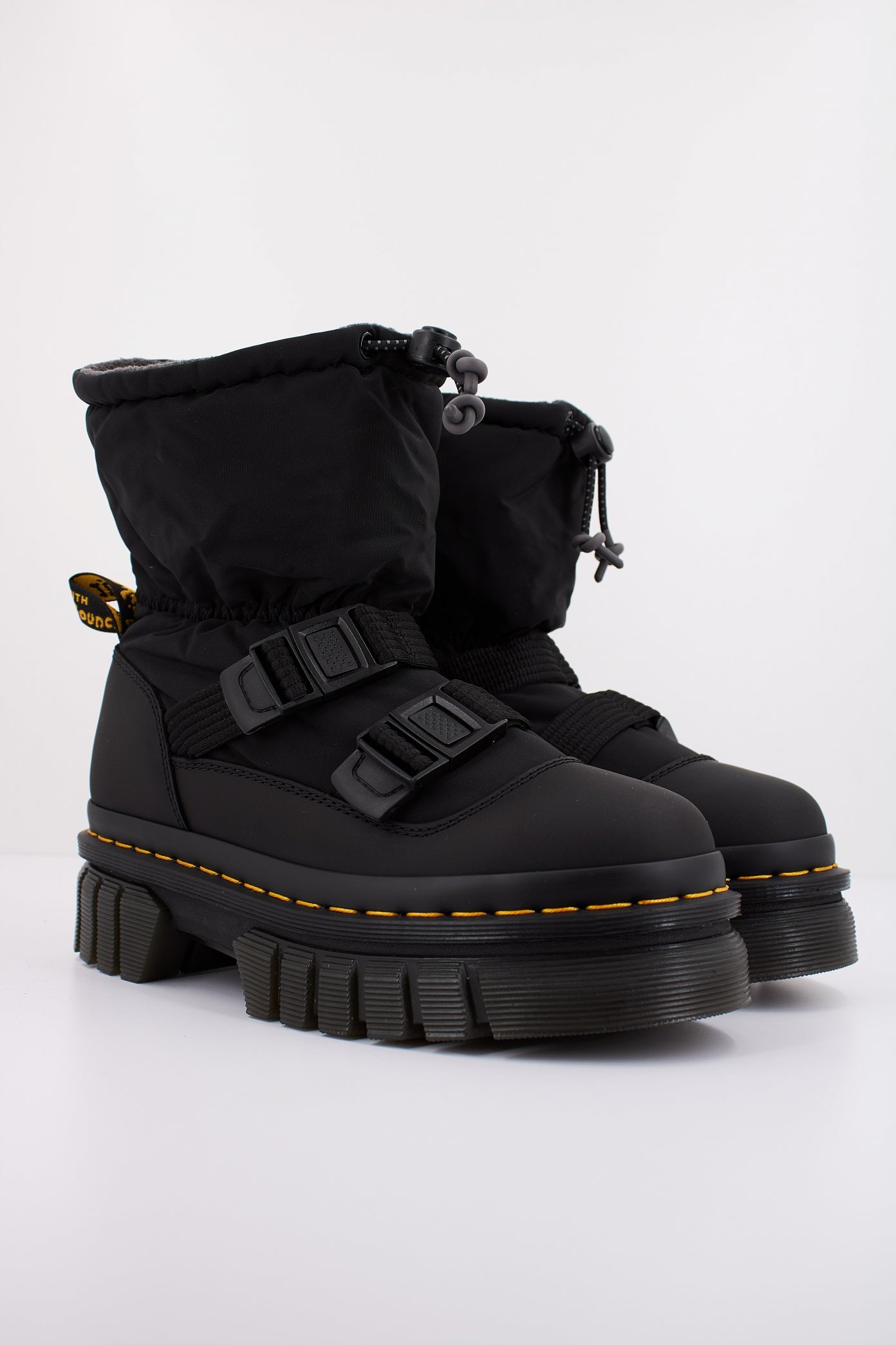 DR. MARTENS AUDRICK PADDED LO en color BLACK  (2)