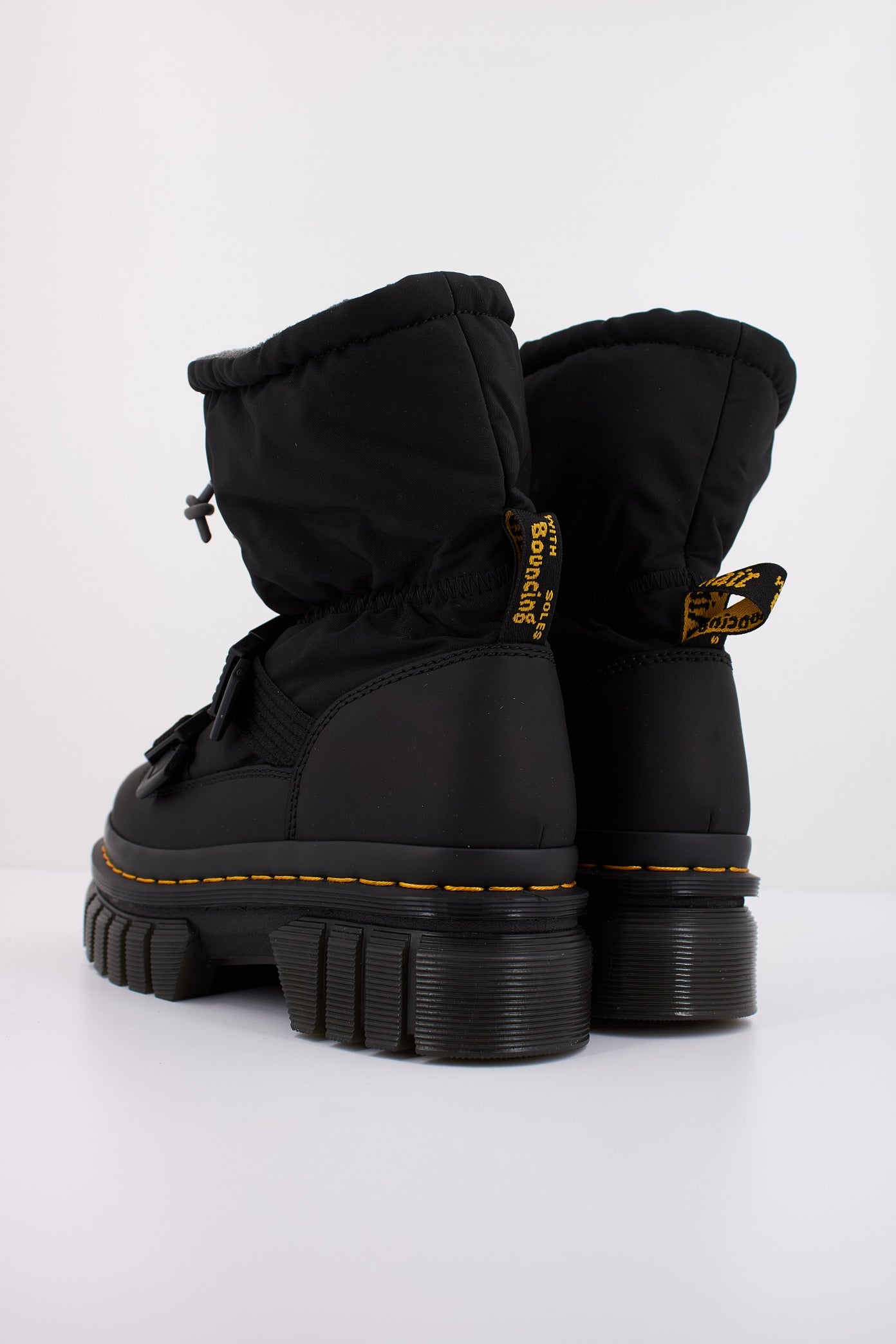DR. MARTENS AUDRICK PADDED LO en color BLACK  (4)