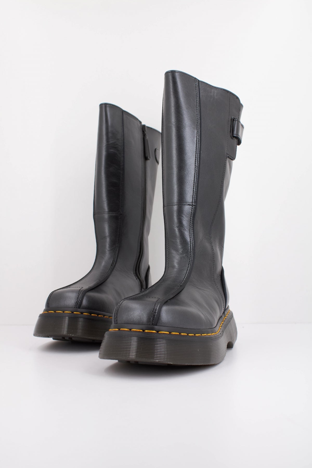 DR. MARTENS  BUZZ HI  en color BLACK  (2)