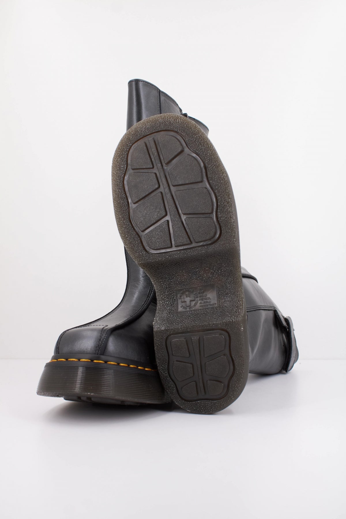 DR. MARTENS  BUZZ HI  en color BLACK  (5)