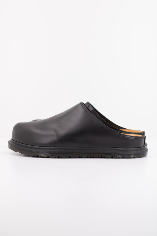 DR. MARTENS SAN MULE en color BLACK  (1)