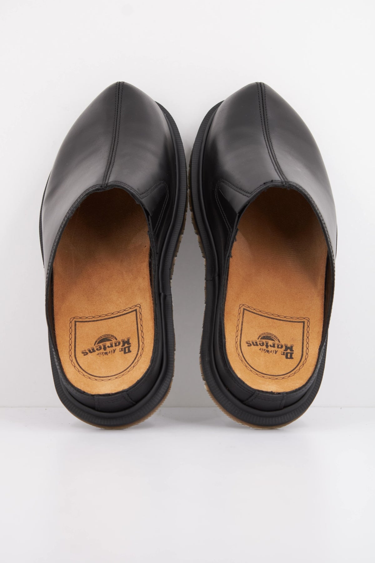DR. MARTENS SAN MULE en color BLACK  (3)