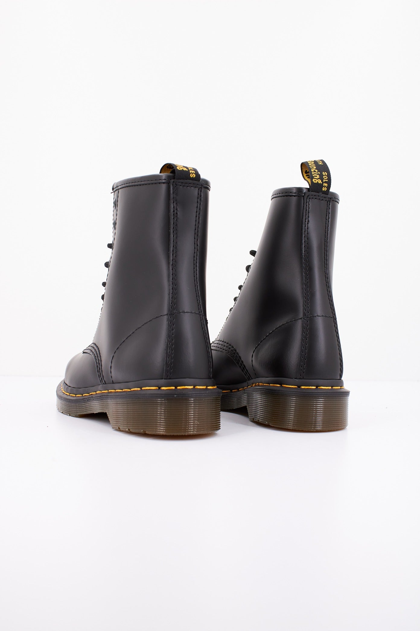 DR. MARTENS  SMOOTH en color BLACK  (3)