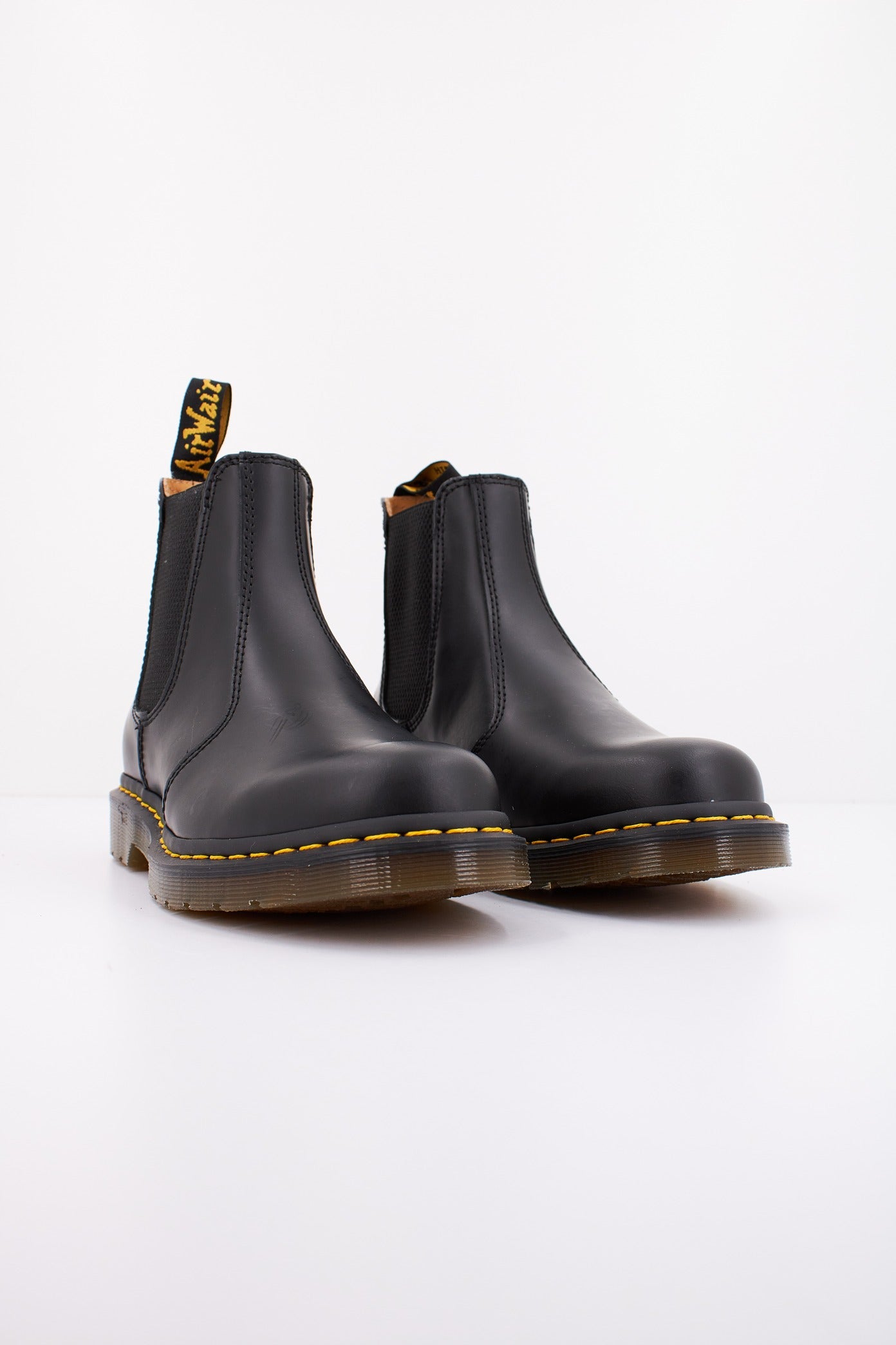 DR. MARTENS CHELSEA SMOOTH en color BLACK  (2)