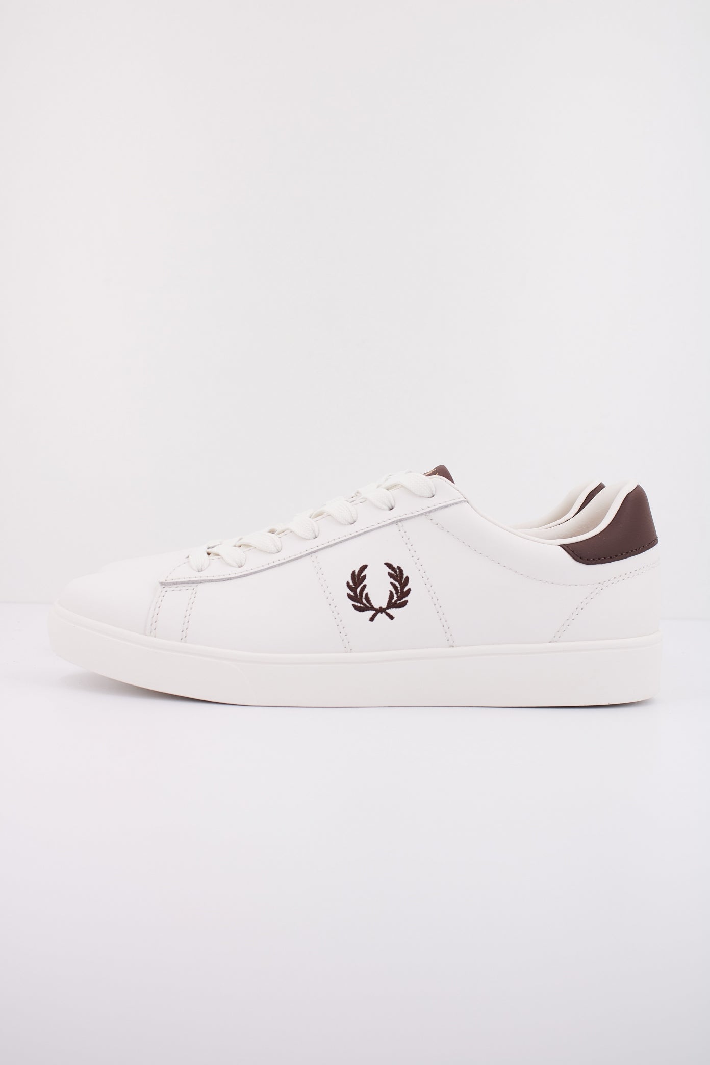 FRED PERRY SPENCER LEATHER en color USWHTCRR  (1)