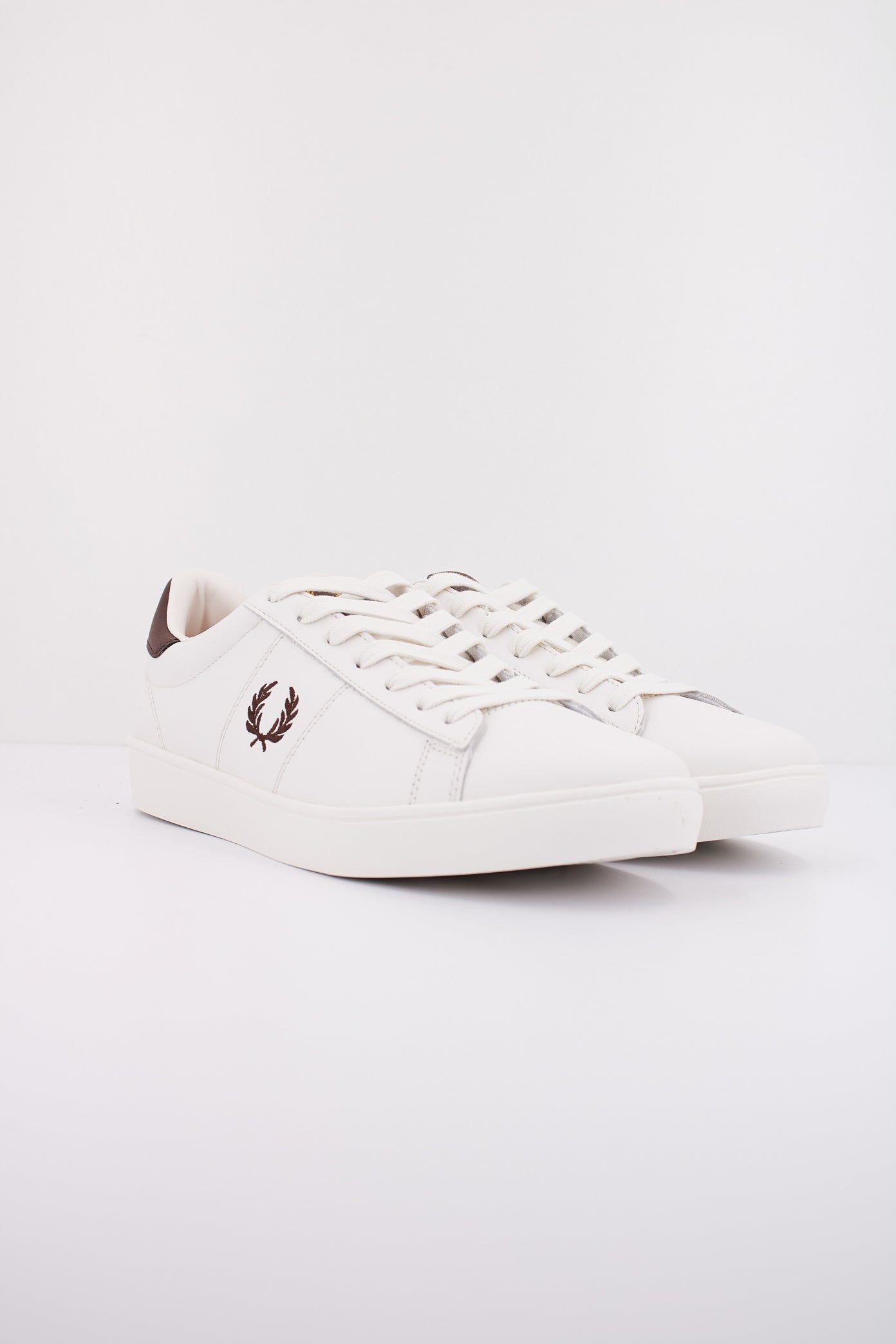 FRED PERRY SPENCER LEATHER en color USWHTCRR  (2)