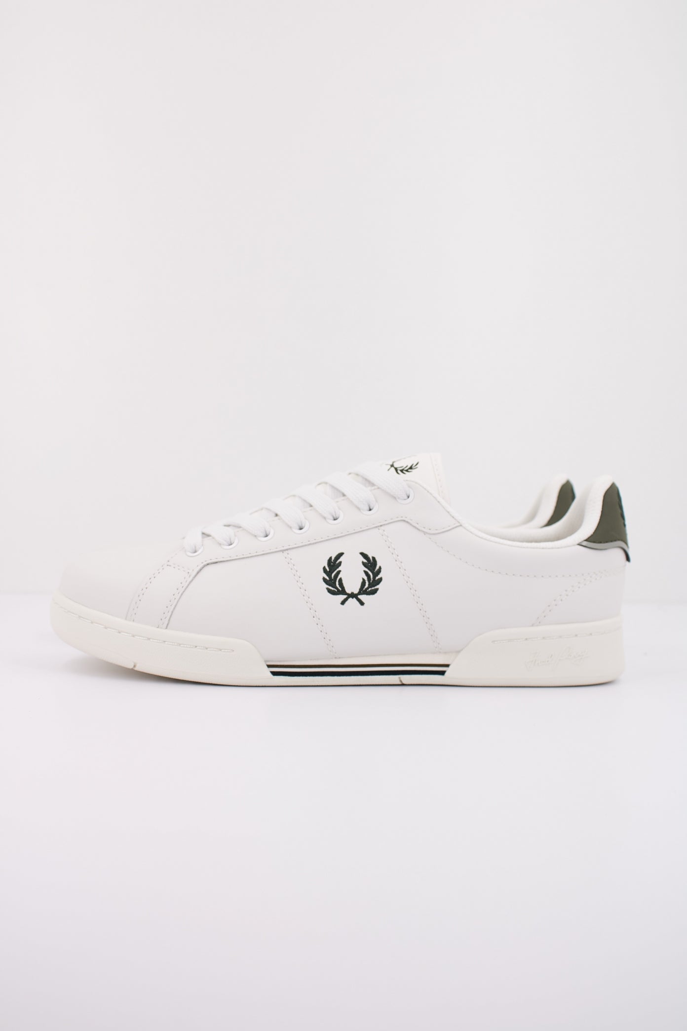 FRED PERRY B LEATHER en color WPCLNGHT  (1)